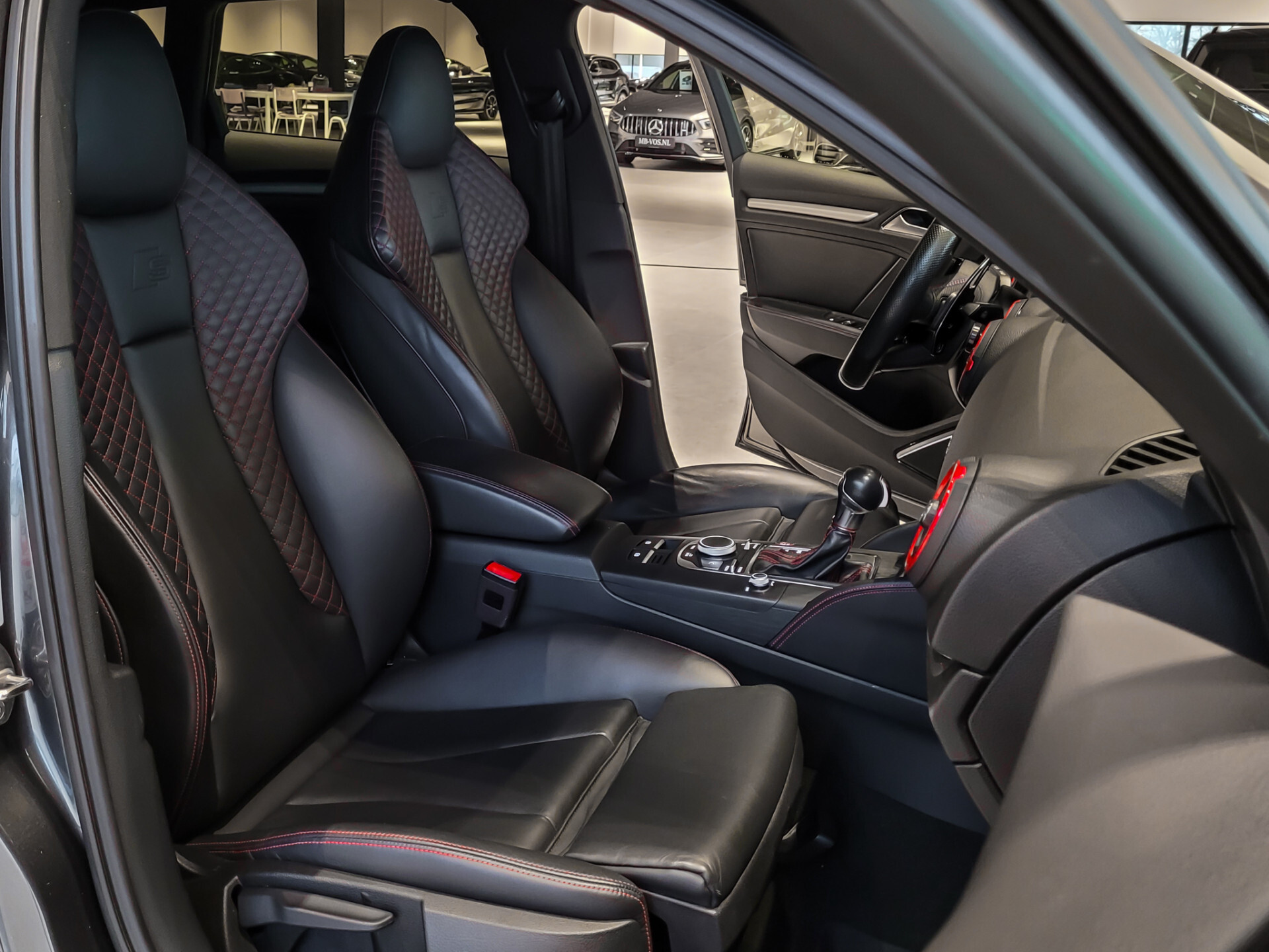Audi S3 Sportback 2.0 TFSI Quattro Schaalstoelen | Nappaleder | Bang&Olufsen | Remus sportuitlaat | New Service Foto 3