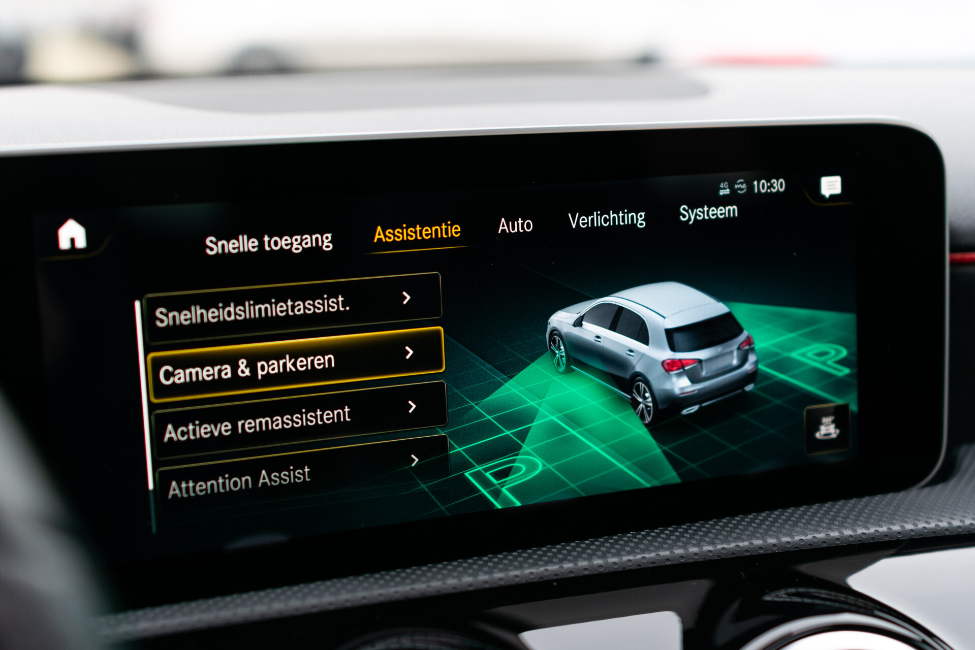 Mercedes-Benz A-Klasse 180 d AMG Night | Panorama | MBUX | Trekhaak | LED | Verw-stoelen | New Service Foto 13