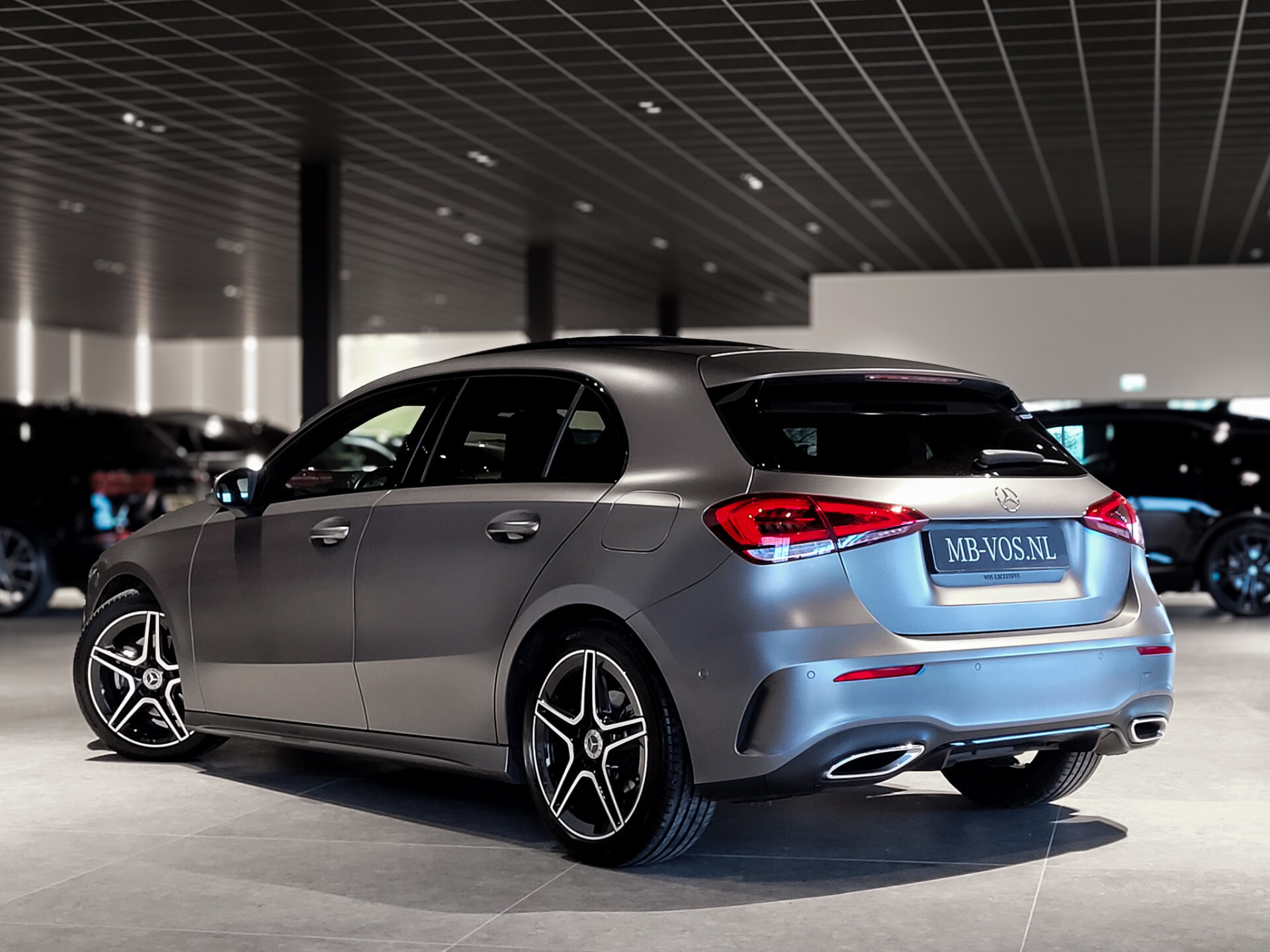 Mercedes-Benz A-Klasse 180 d AMG Night | Panorama | MBUX | Trekhaak | LED | Verw-stoelen | New Service Foto 2