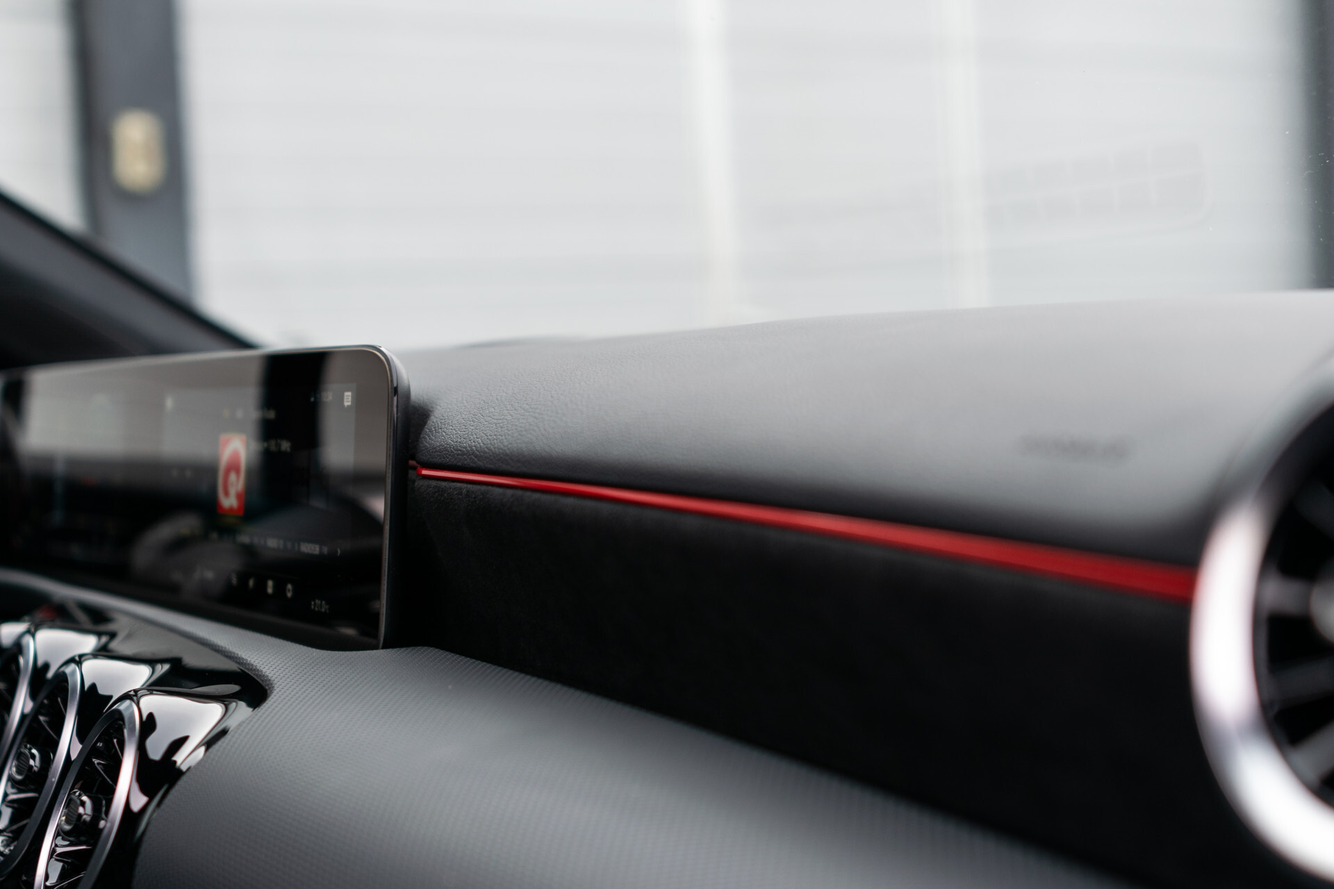 Mercedes-Benz A-Klasse 180 d AMG Night | Panorama | MBUX | Trekhaak | LED | Verw-stoelen | New Service Foto 21