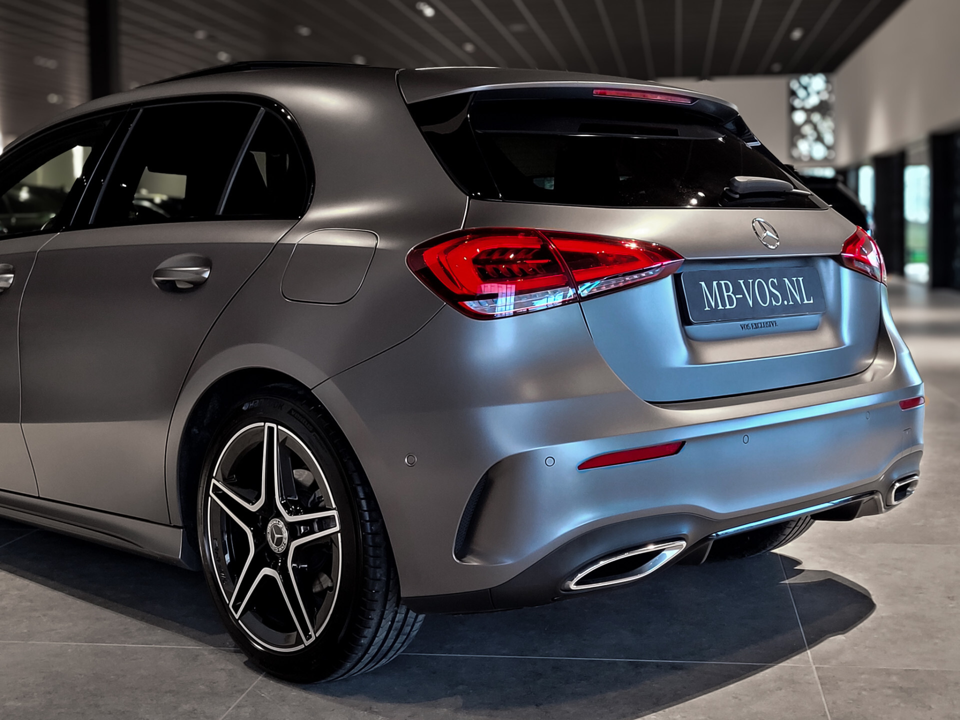 Mercedes-Benz A-Klasse 180 d AMG Night | Panorama | MBUX | Trekhaak | LED | Verw-stoelen | New Service Foto 30