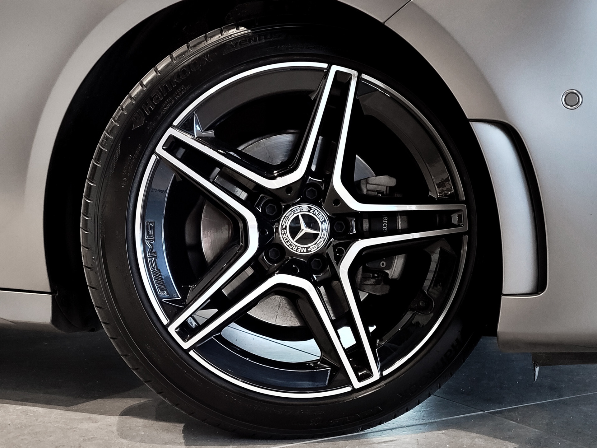 Mercedes-Benz A-Klasse 180 d AMG Night | Panorama | MBUX | Trekhaak | LED | Verw-stoelen | New Service Foto 31