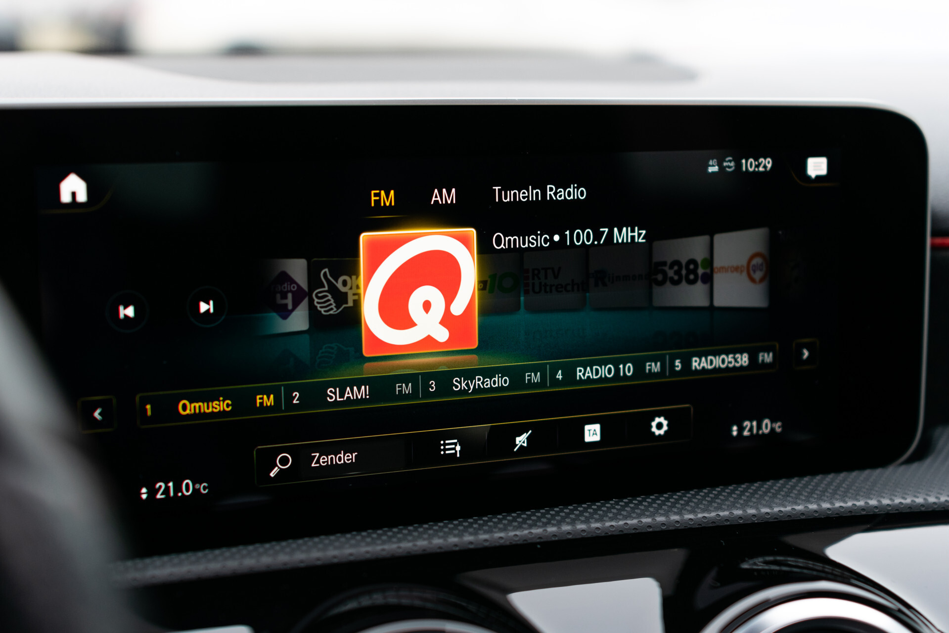 Mercedes-Benz A-Klasse 180 d AMG Night | Panorama | MBUX | Trekhaak | LED | Verw-stoelen | New Service Foto 9