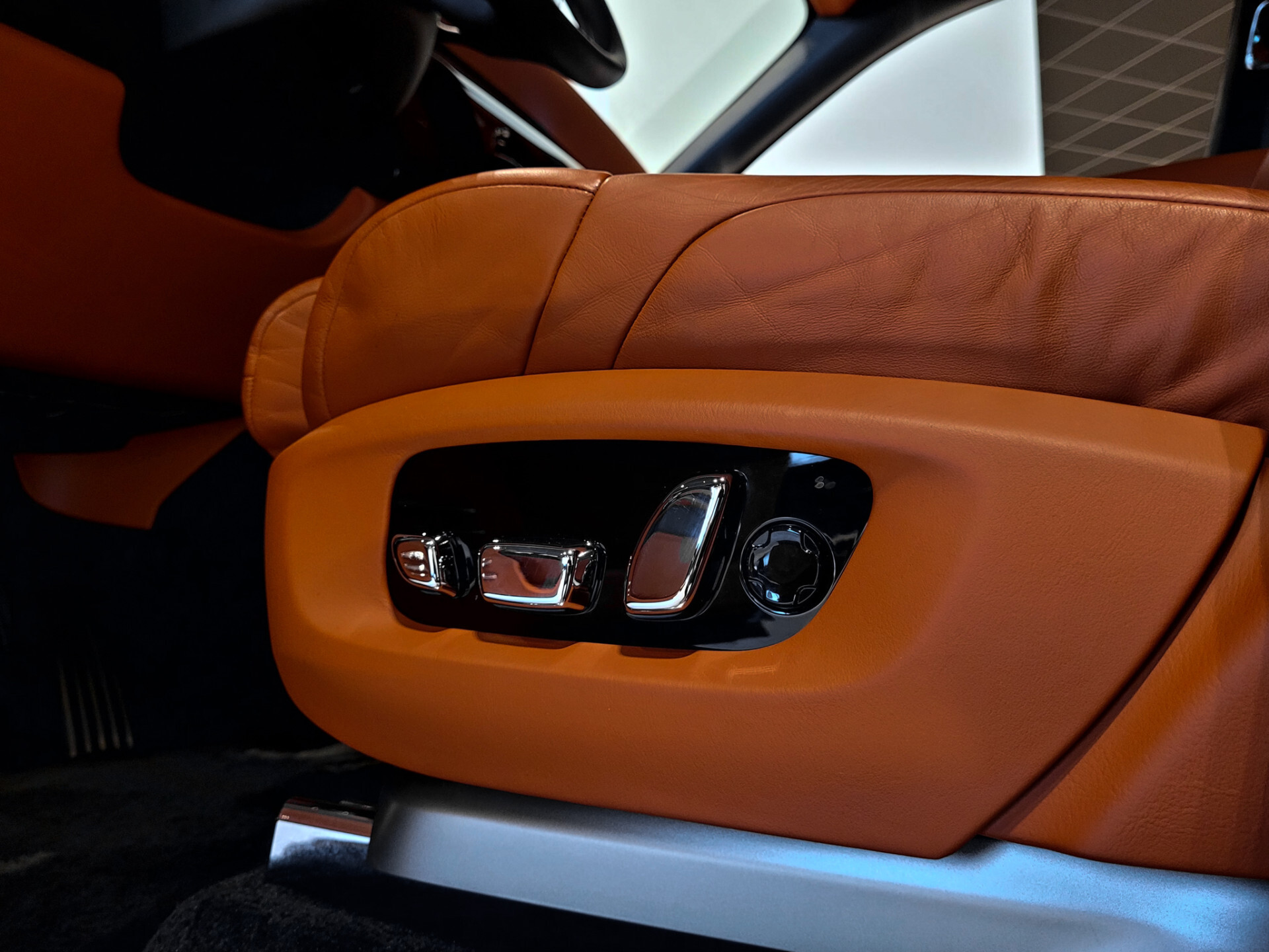 Rolls-Royce Phantom VIII 6.7 V12 Starlight | Coachline | Entertainment | Picknick | Bespoke Foto 14