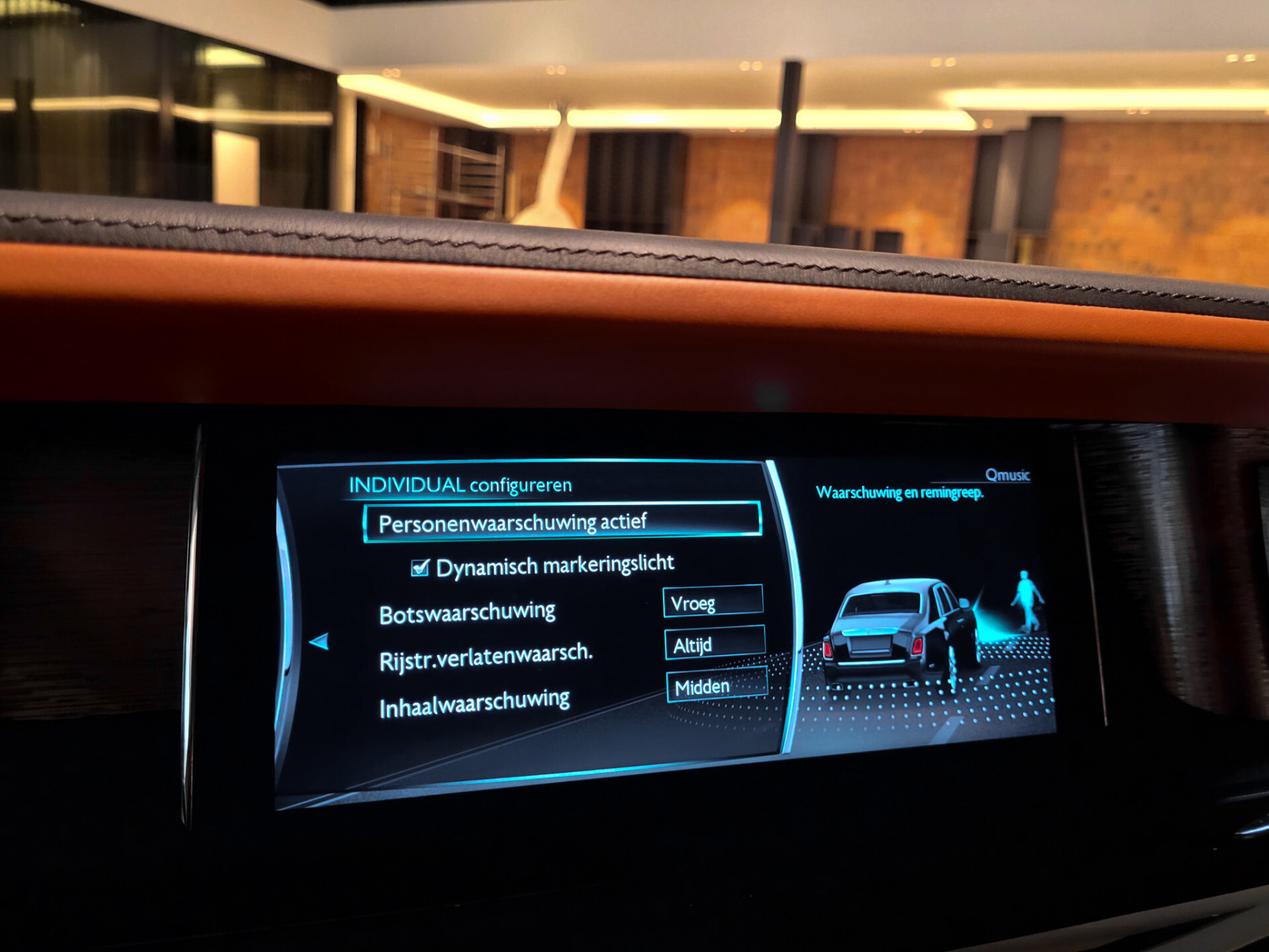 Rolls-Royce Phantom VIII 6.7 V12 Starlight | Coachline | Entertainment | Picknick | Bespoke Foto 15