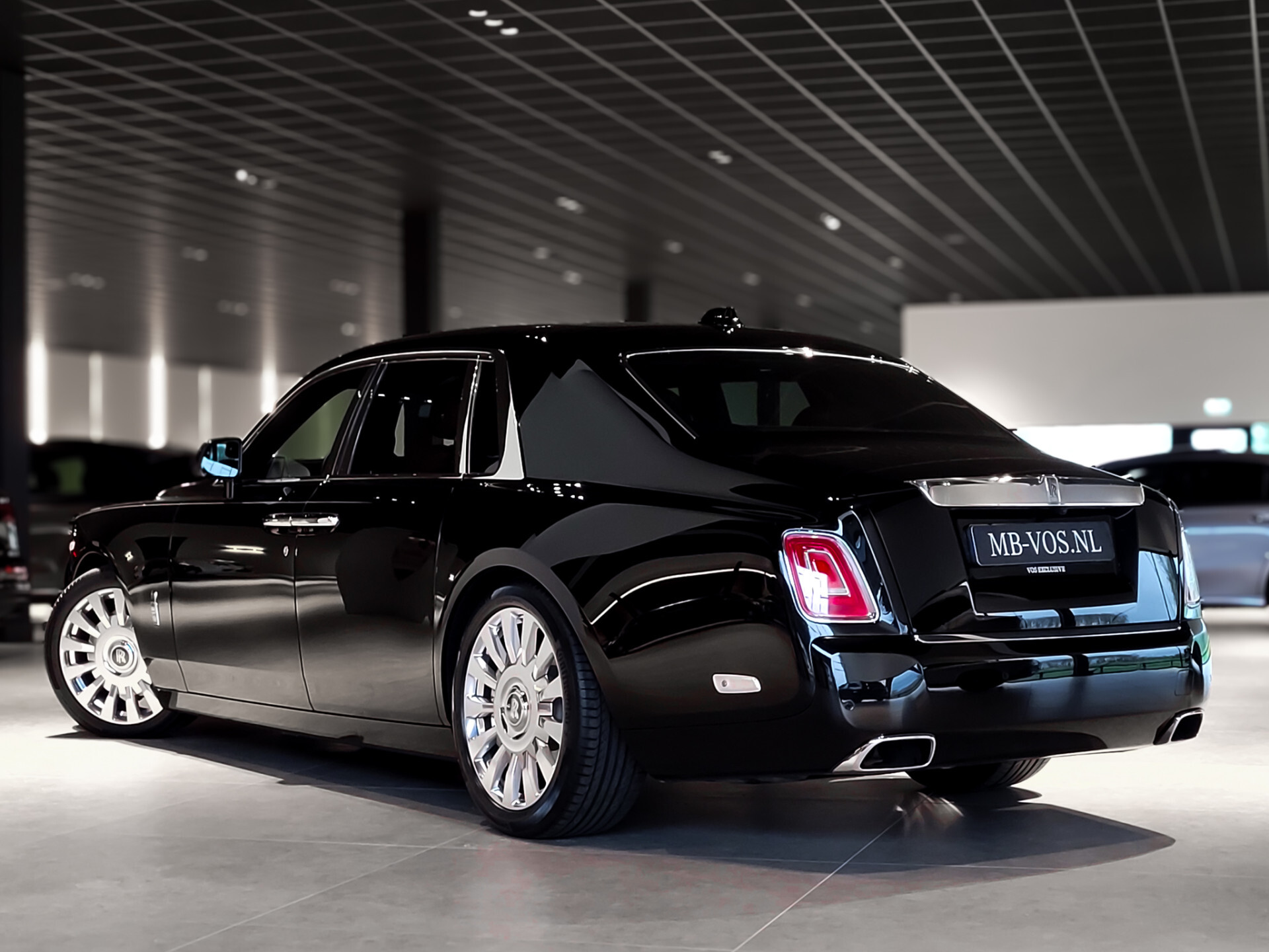Rolls-Royce Phantom VIII 6.7 V12 Starlight | Coachline | Entertainment | Picknick | Bespoke Foto 2