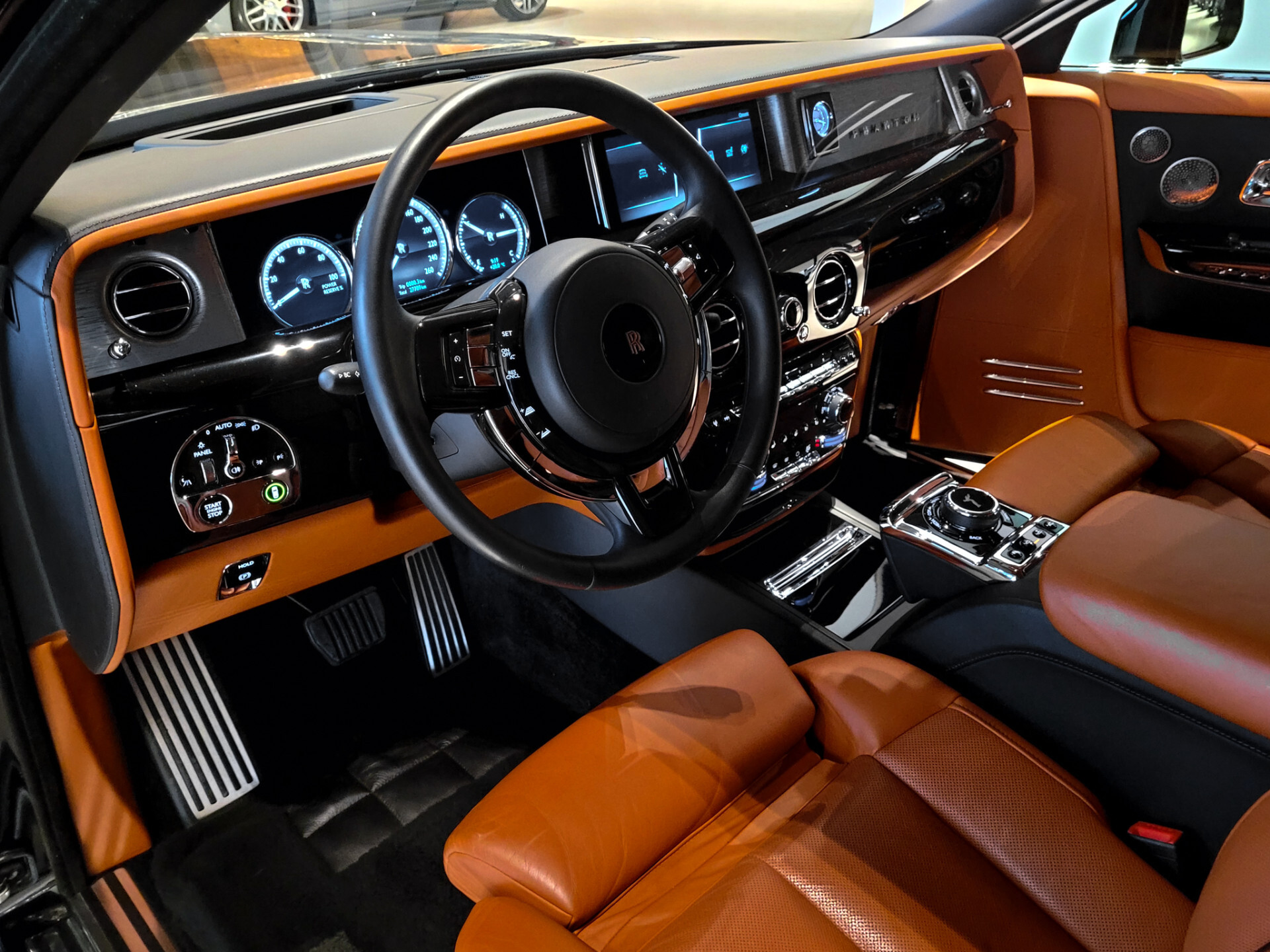 Rolls-Royce Phantom VIII 6.7 V12 Starlight | Coachline | Entertainment | Picknick | Bespoke Foto 20