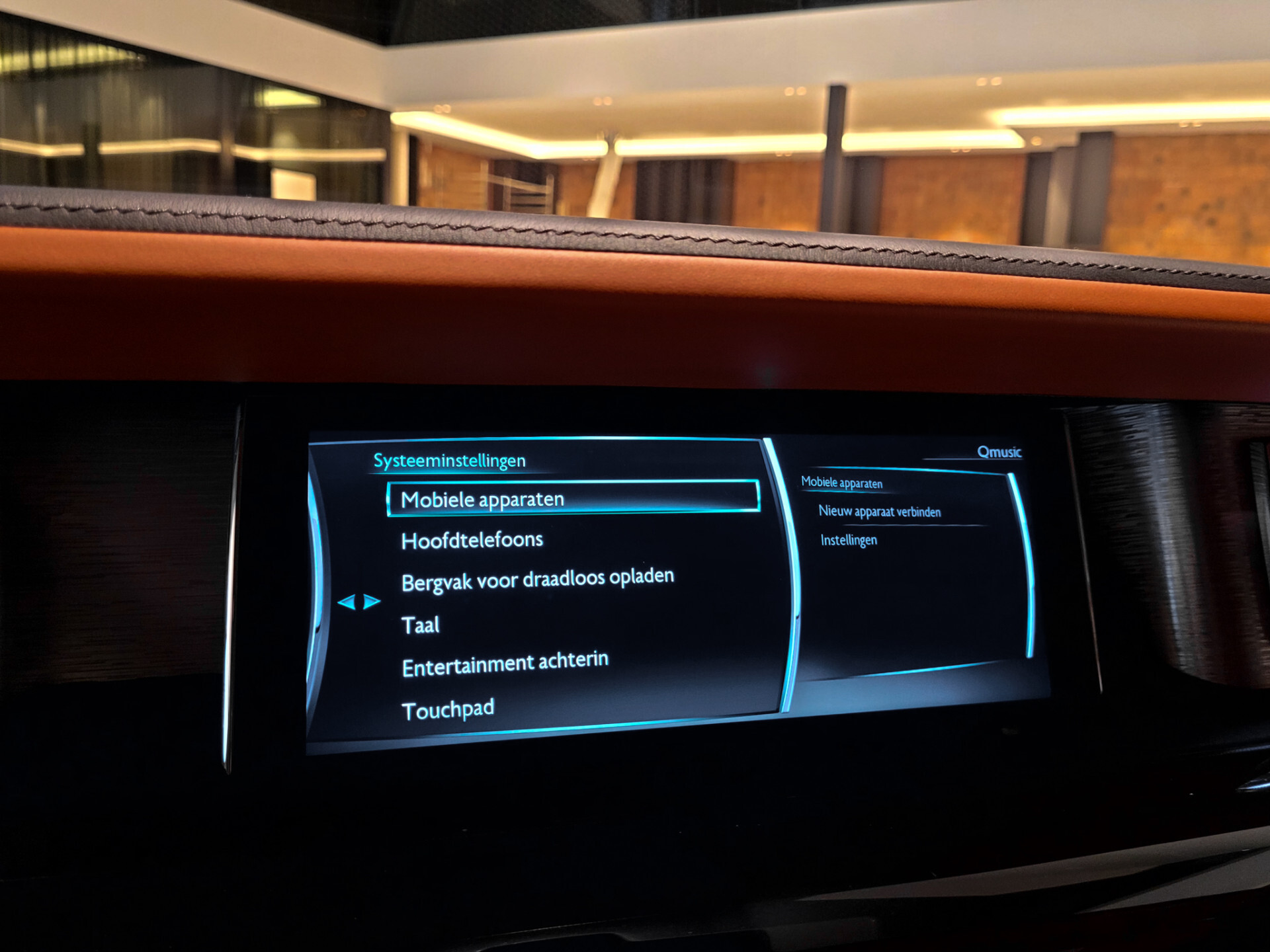 Rolls-Royce Phantom VIII 6.7 V12 Starlight | Coachline | Entertainment | Picknick | Bespoke Foto 25