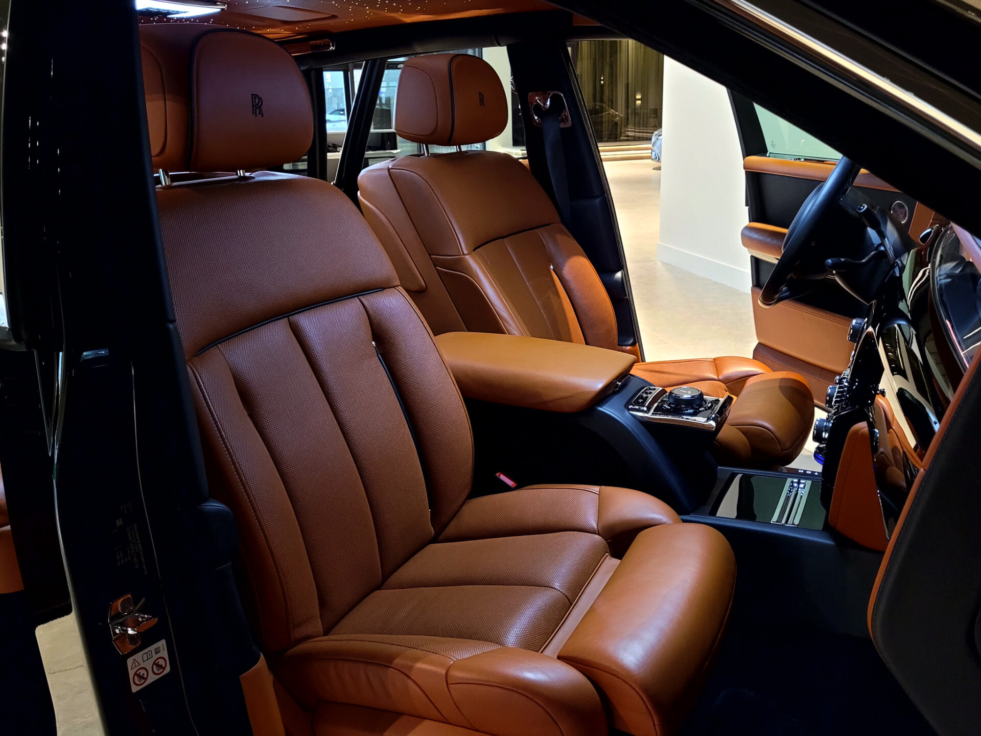 Rolls-Royce Phantom VIII 6.7 V12 Starlight | Coachline | Entertainment | Picknick | Bespoke Foto 3