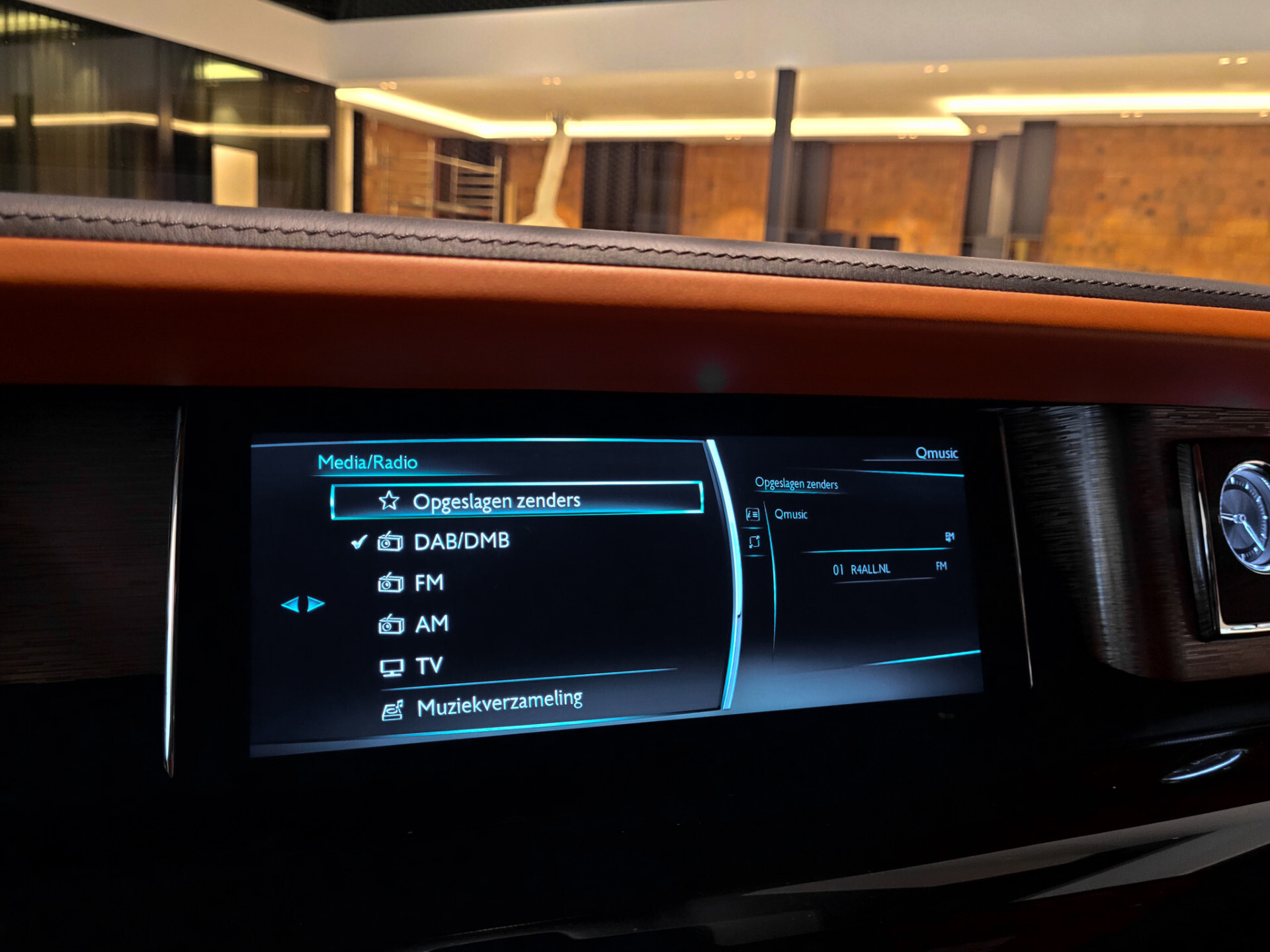 Rolls-Royce Phantom VIII 6.7 V12 Starlight | Coachline | Entertainment | Picknick | Bespoke Foto 34