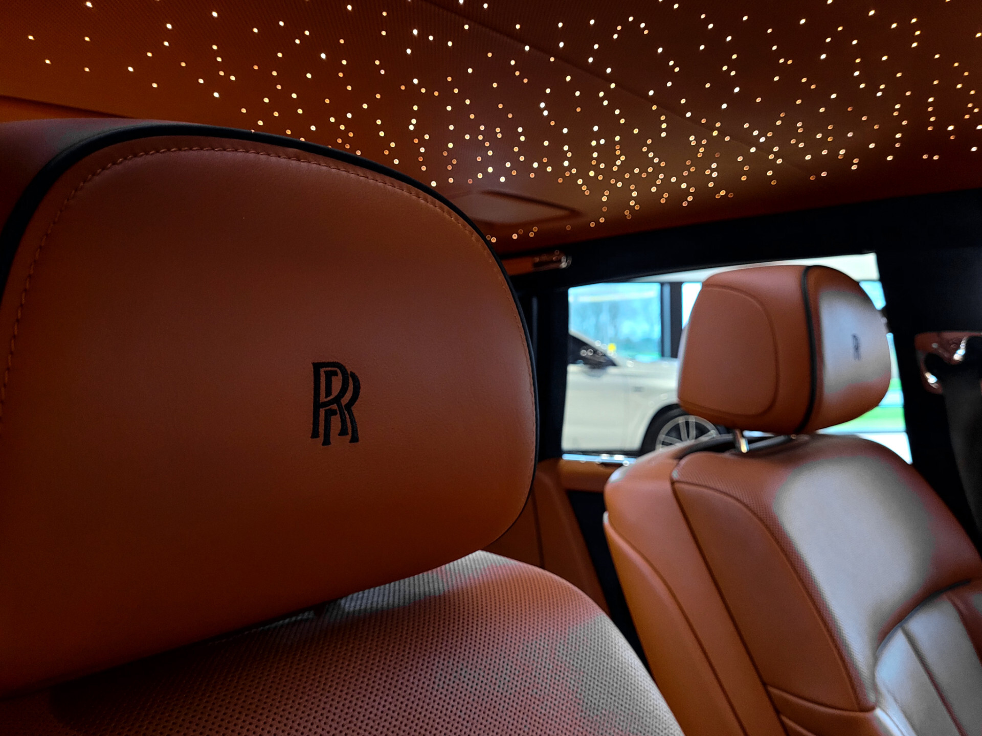 Rolls-Royce Phantom VIII 6.7 V12 Starlight | Coachline | Entertainment | Picknick | Bespoke Foto 35