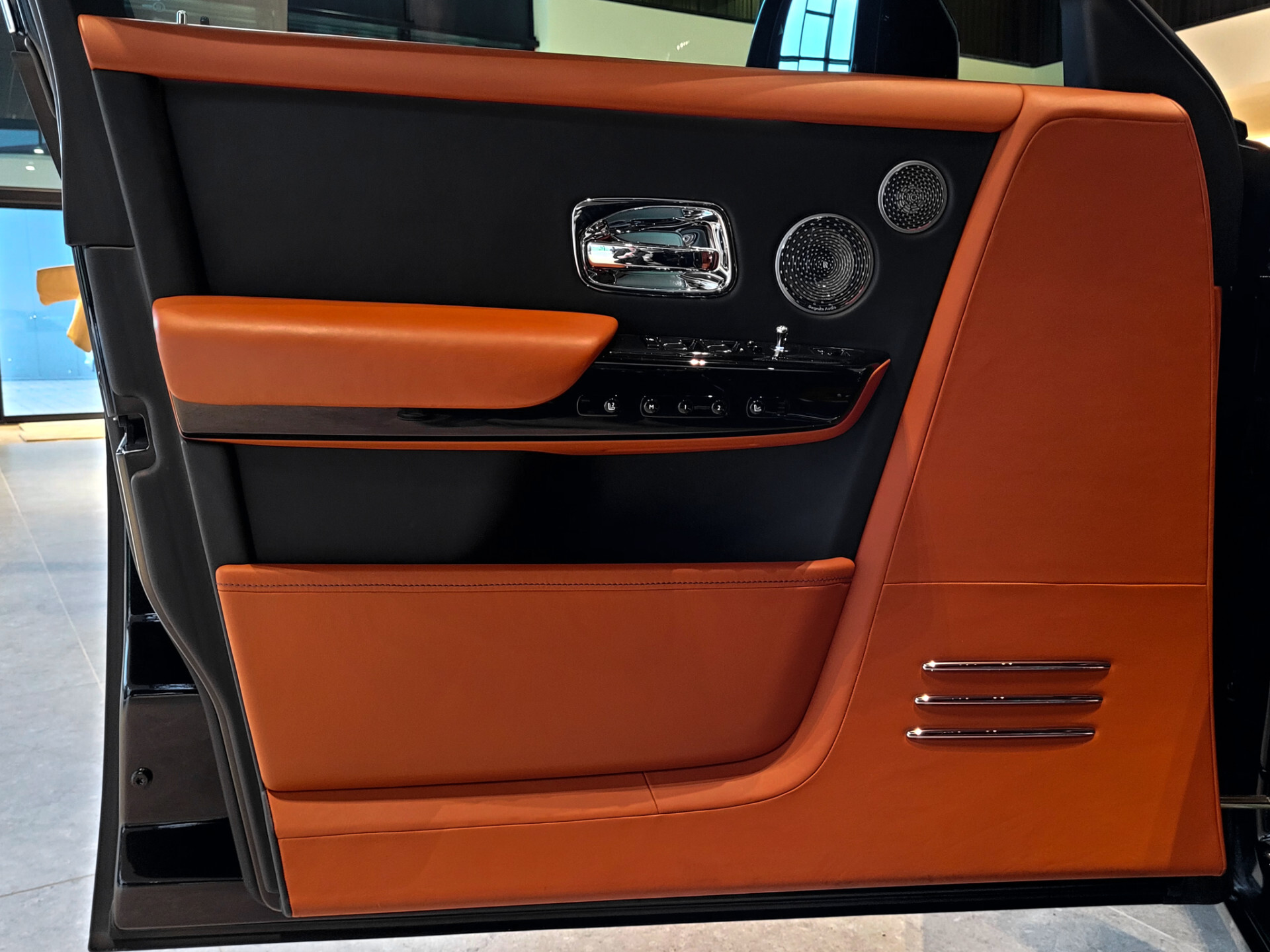 Rolls-Royce Phantom VIII 6.7 V12 Starlight | Coachline | Entertainment | Picknick | Bespoke Foto 8