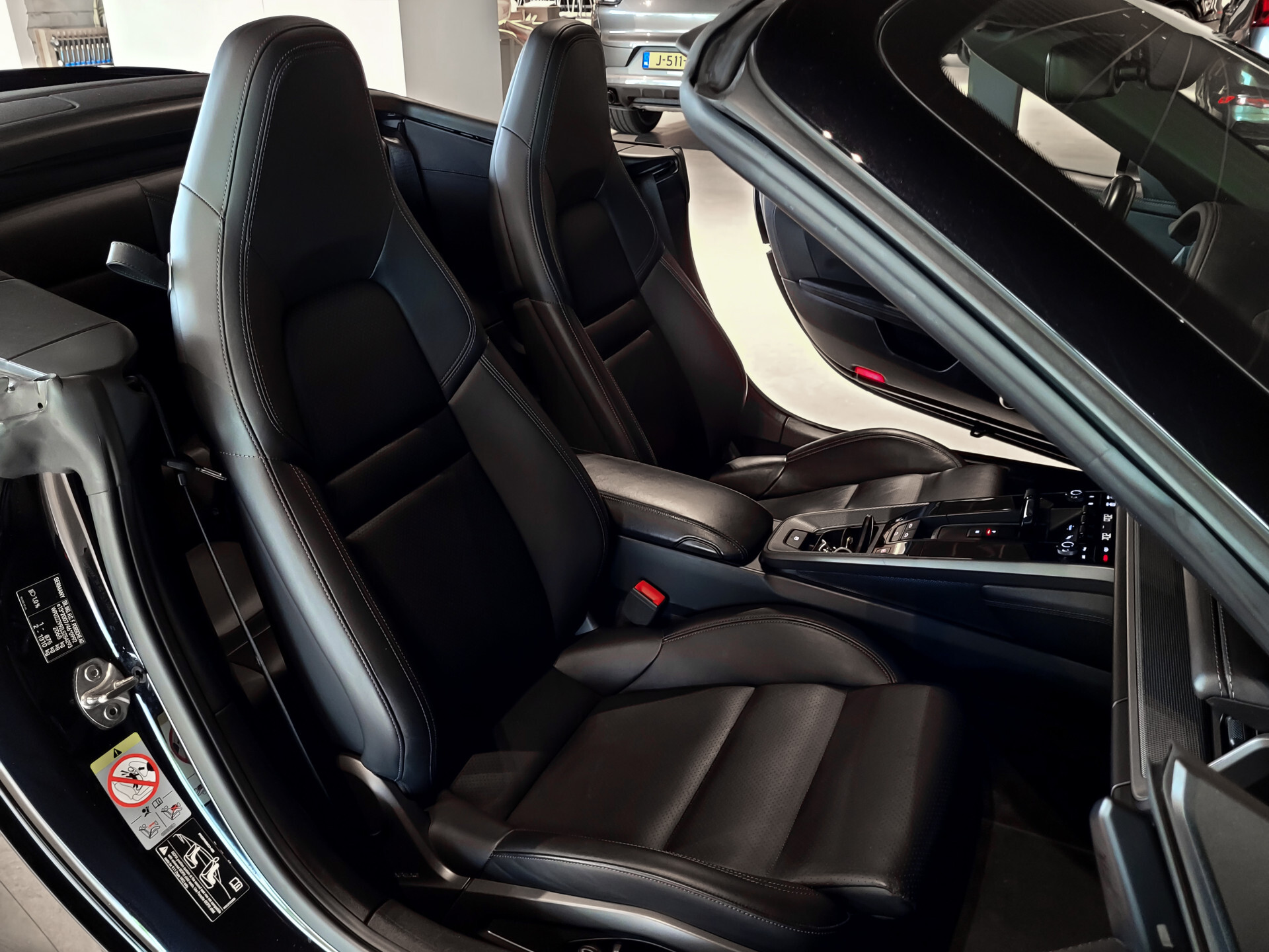 Porsche 911 Cabrio 3.0 Carrera 4 S Sport Design nieuwstaat Foto 6