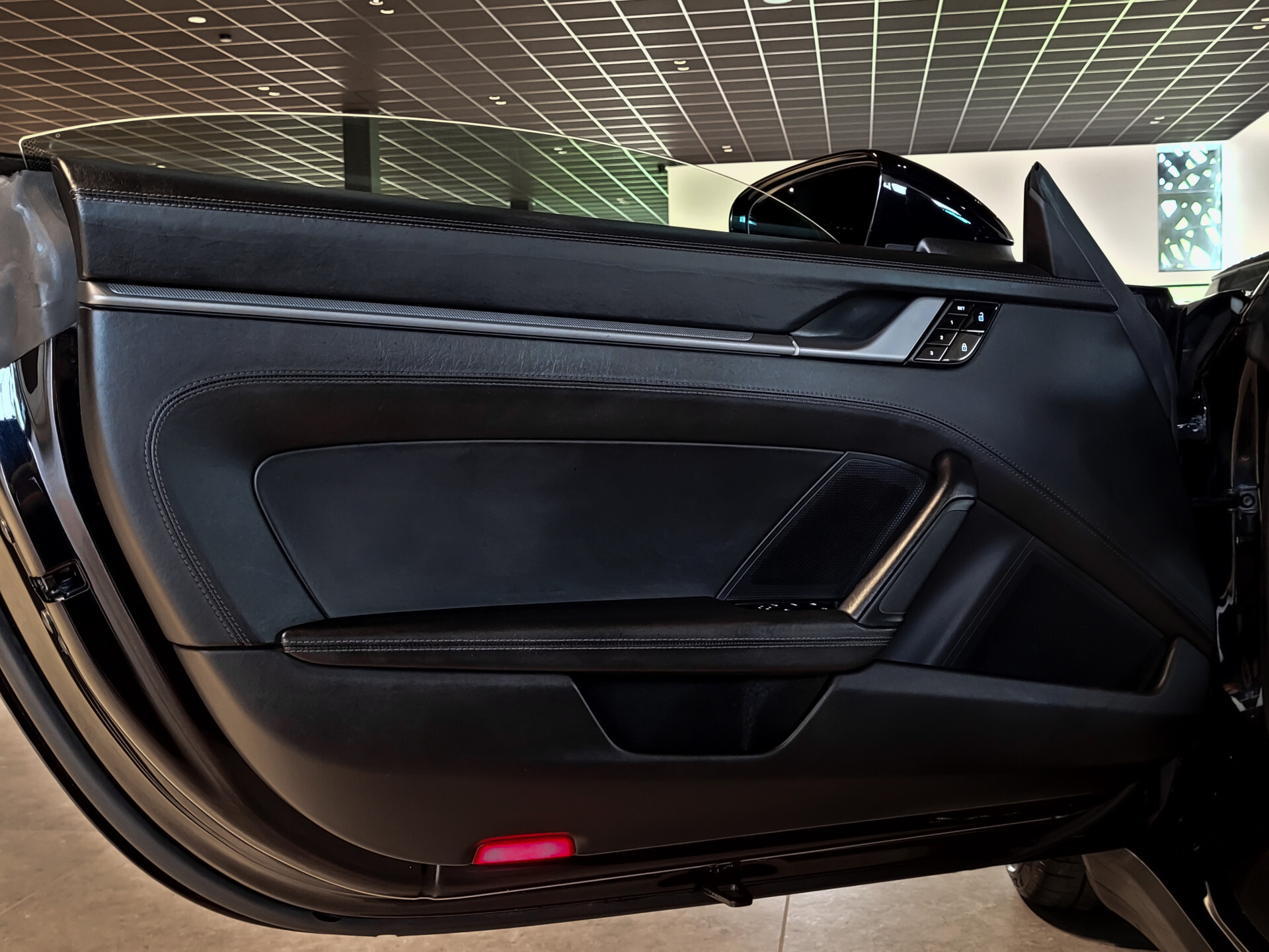 Porsche 911 Cabrio 3.0 Carrera 4 S Sport Design nieuwstaat Foto 9