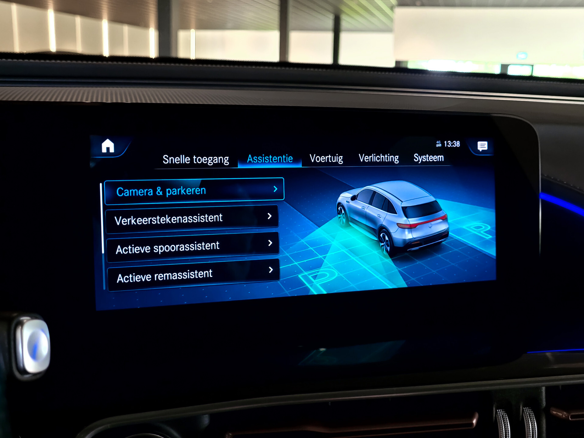 Mercedes-Benz EQC 400 4-M 80 kWh Schuif/kanteldak | MBUX | 360 camera | Soundsystem | MULTIBEAM LED | DAB Foto 10