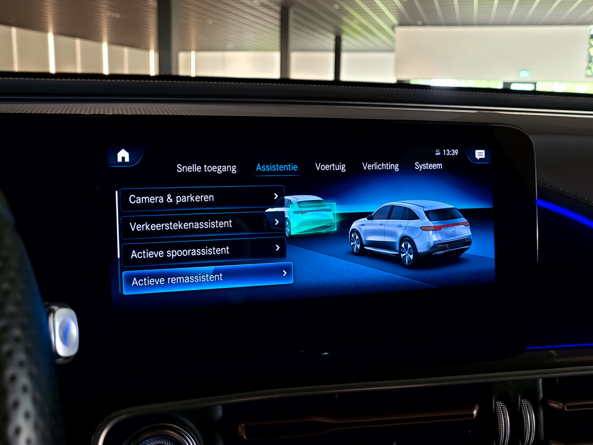 Mercedes-Benz EQC 400 4-M 80 kWh Schuif/kanteldak | MBUX | 360 camera | Soundsystem | MULTIBEAM LED | DAB Foto 16