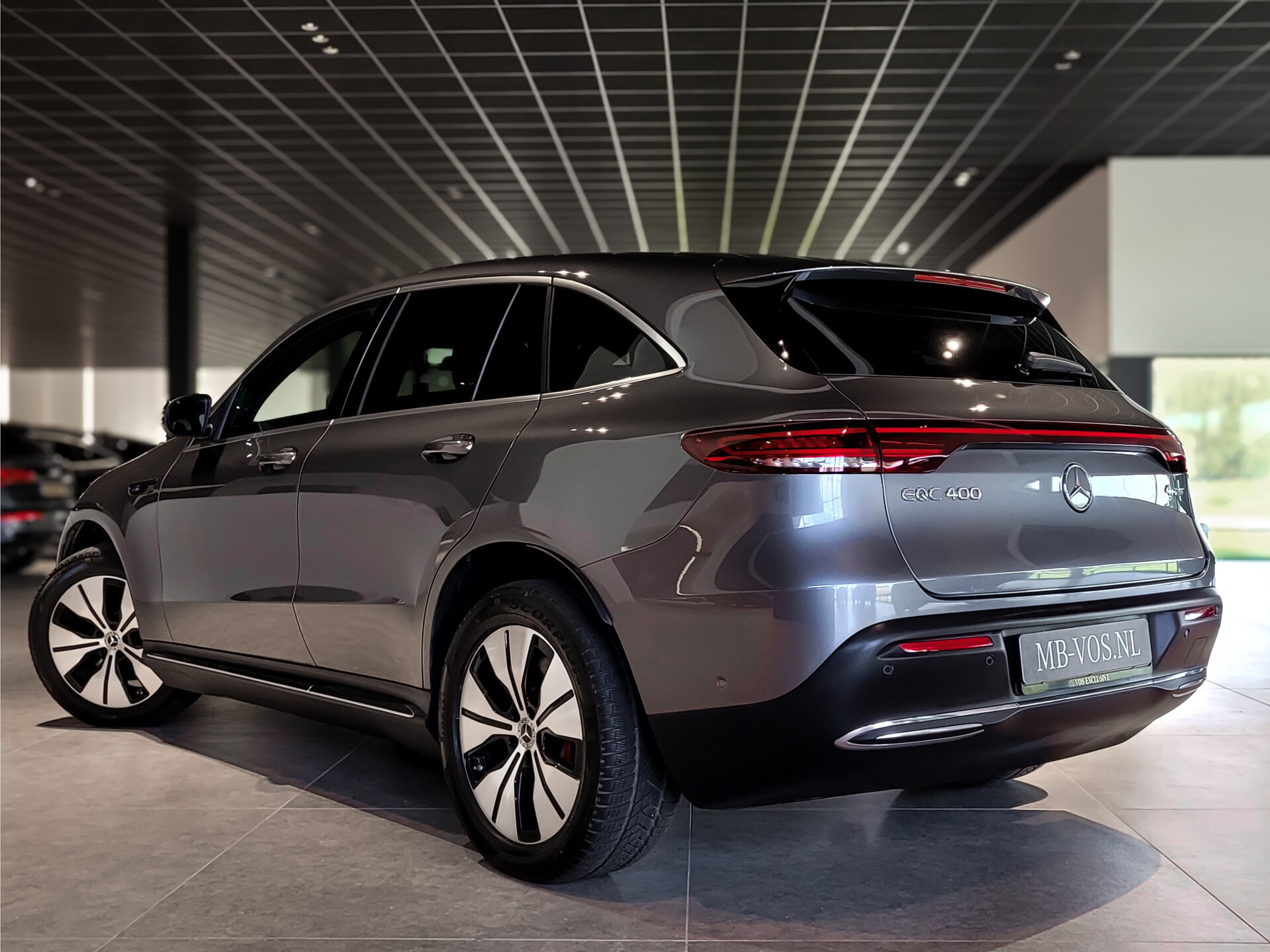 Mercedes-Benz EQC 400 4-M 80 kWh Schuif/kanteldak | MBUX | 360 camera | Soundsystem | MULTIBEAM LED | DAB Foto 2