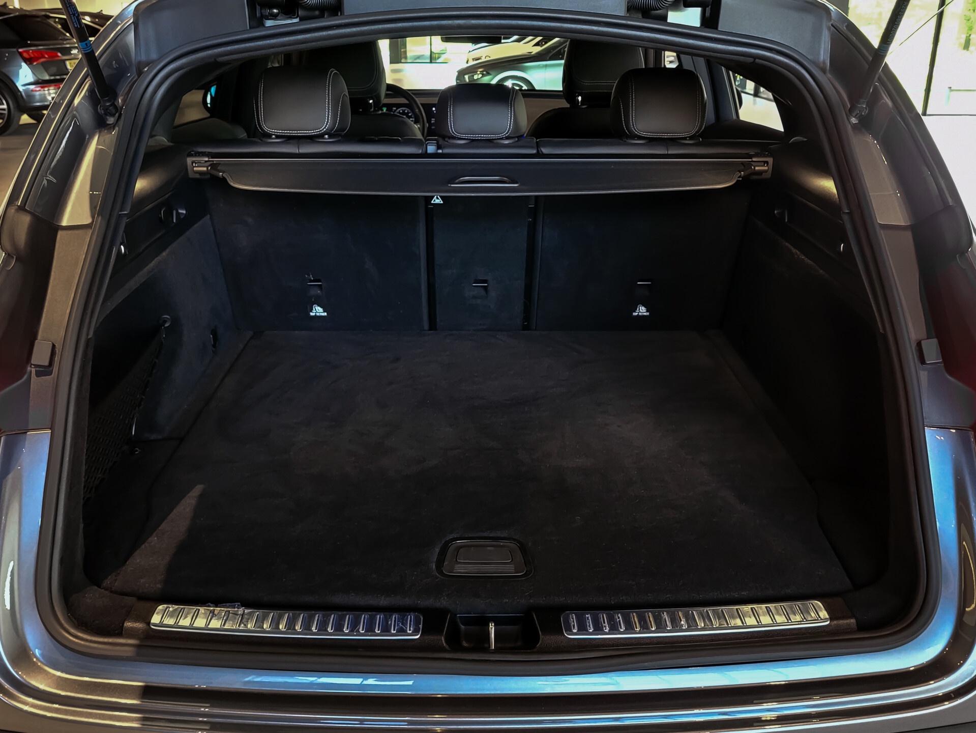 Mercedes-Benz EQC 400 4-M 80 kWh Schuif/kanteldak | MBUX | 360 camera | Soundsystem | MULTIBEAM LED | DAB Foto 34