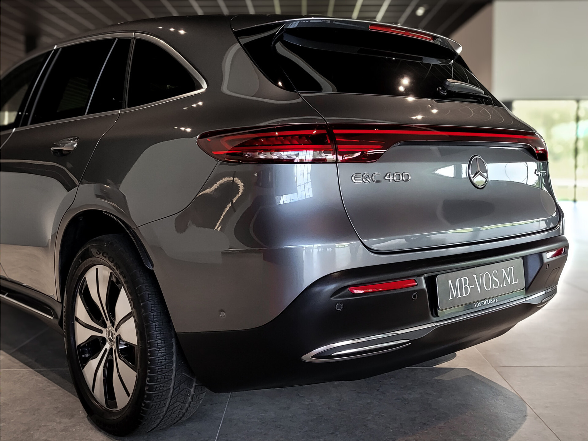 Mercedes-Benz EQC 400 4-M 80 kWh Schuif/kanteldak | MBUX | 360 camera | Soundsystem | MULTIBEAM LED | DAB Foto 37
