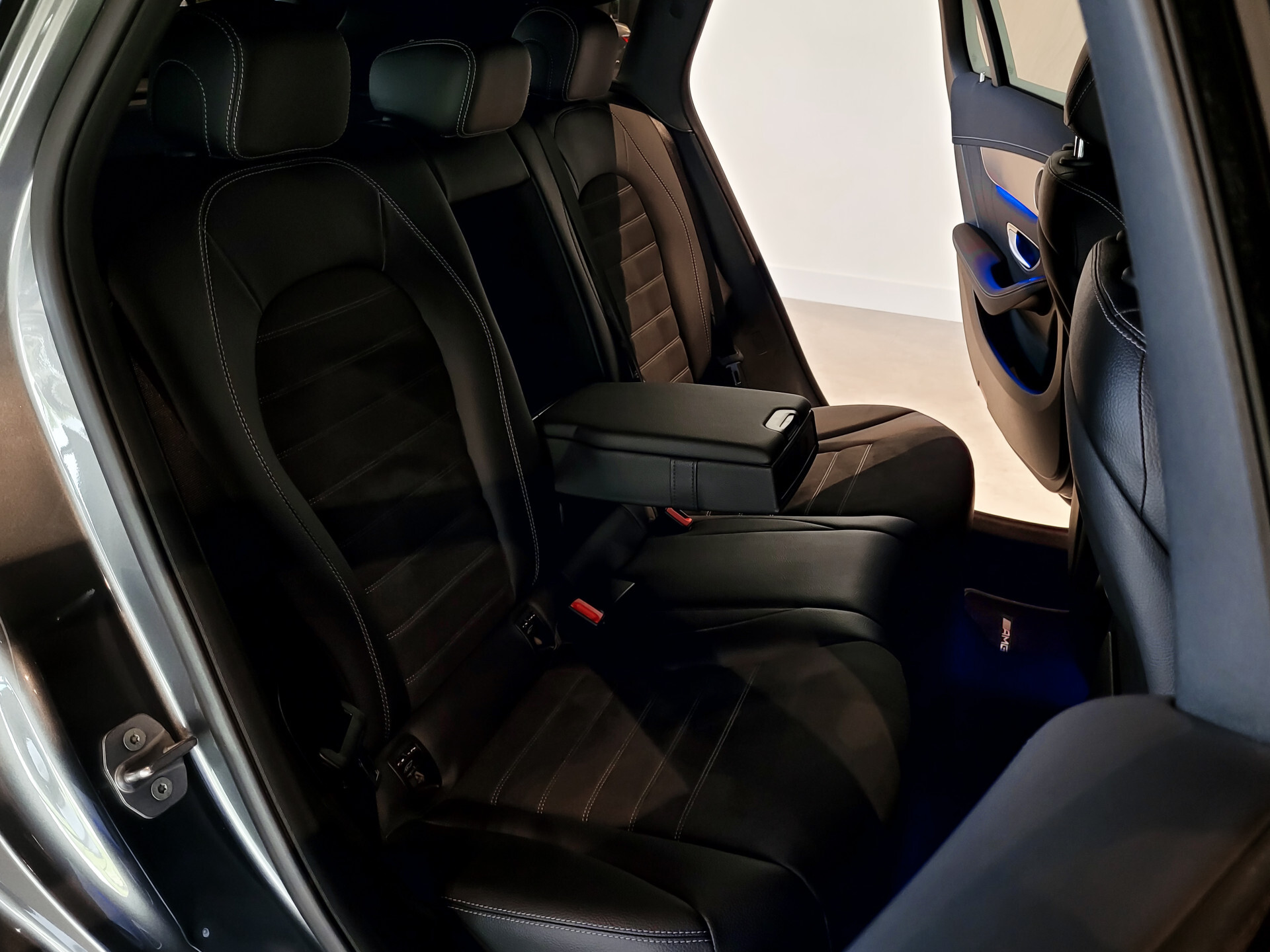 Mercedes-Benz EQC 400 4-M 80 kWh Schuif/kanteldak | MBUX | 360 camera | Soundsystem | MULTIBEAM LED | DAB Foto 4