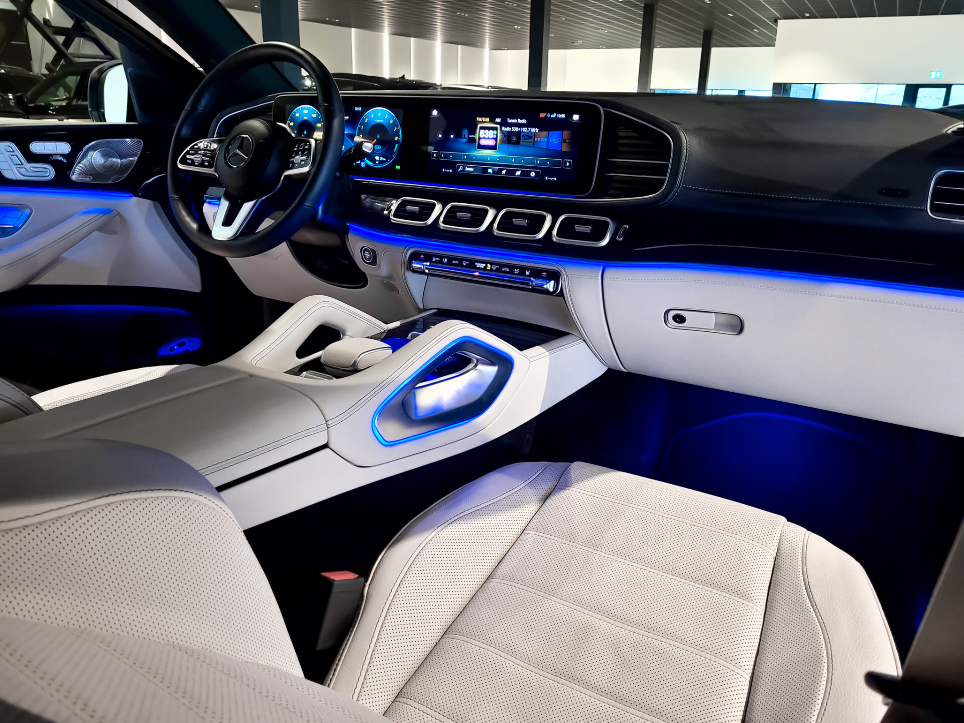 Mercedes-Benz GLE Coupé 350 e 4-M AMG Luchtvering | 22" | Panorama | Stoelkoeling | Mem | Burmester | Keyless | Distronic | Treeplanken | Panamericana Foto 10