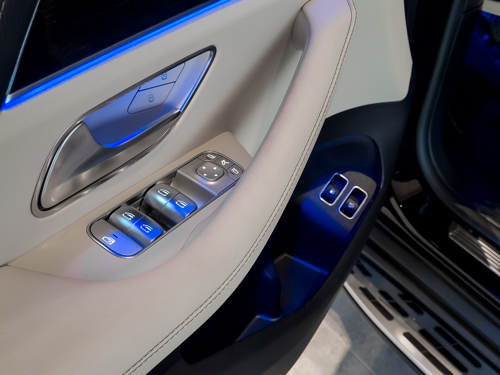 Mercedes-Benz GLE Coupé 350 e 4-M AMG Luchtvering | 22" | Panorama | Stoelkoeling | Mem | Burmester | Keyless | Distronic | Treeplanken | Panamericana Foto 26