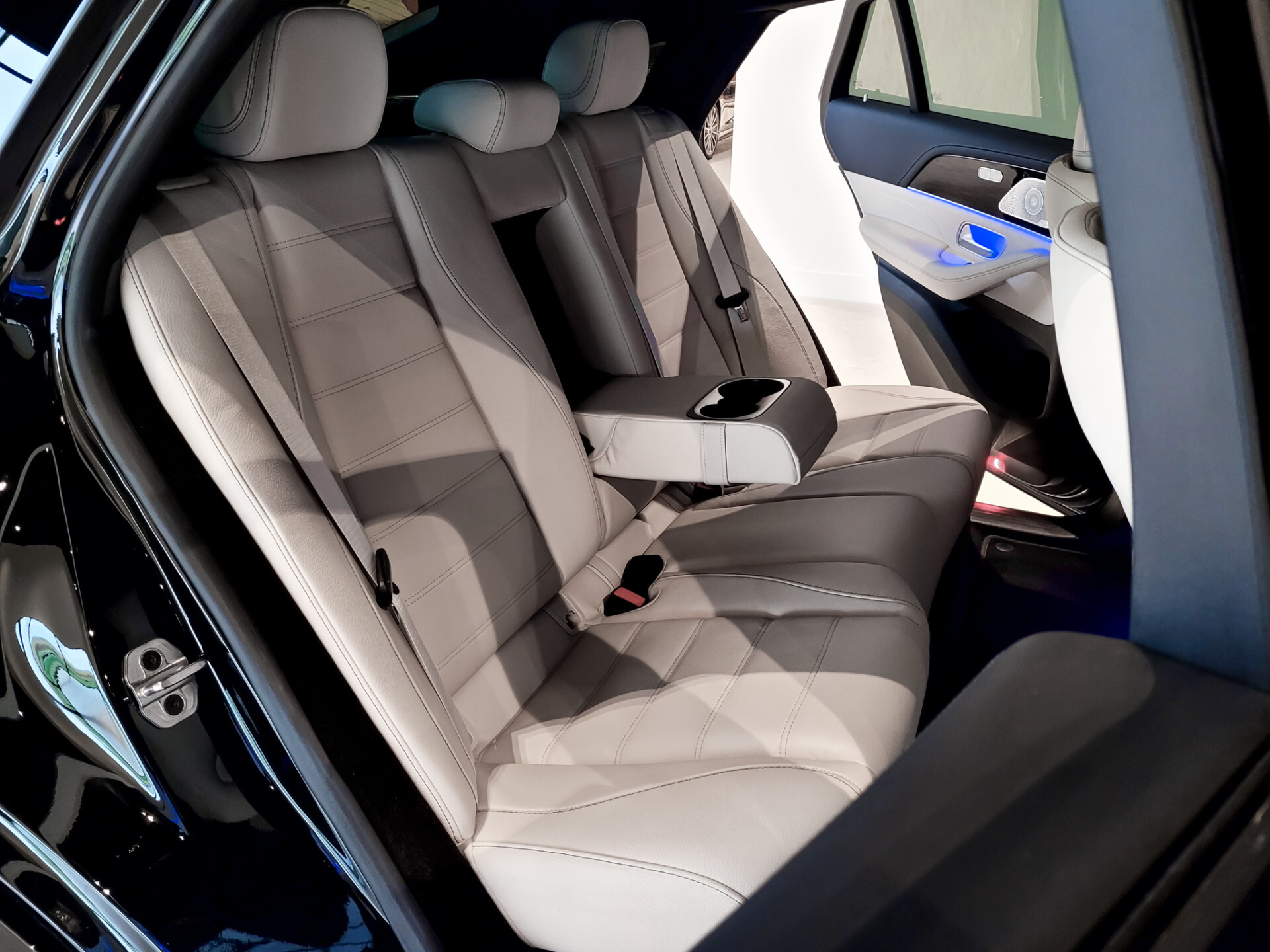 Mercedes-Benz GLE Coupé 350 e 4-M AMG Luchtvering | 22" | Panorama | Stoelkoeling | Mem | Burmester | Keyless | Distronic | Treeplanken | Panamericana Foto 4