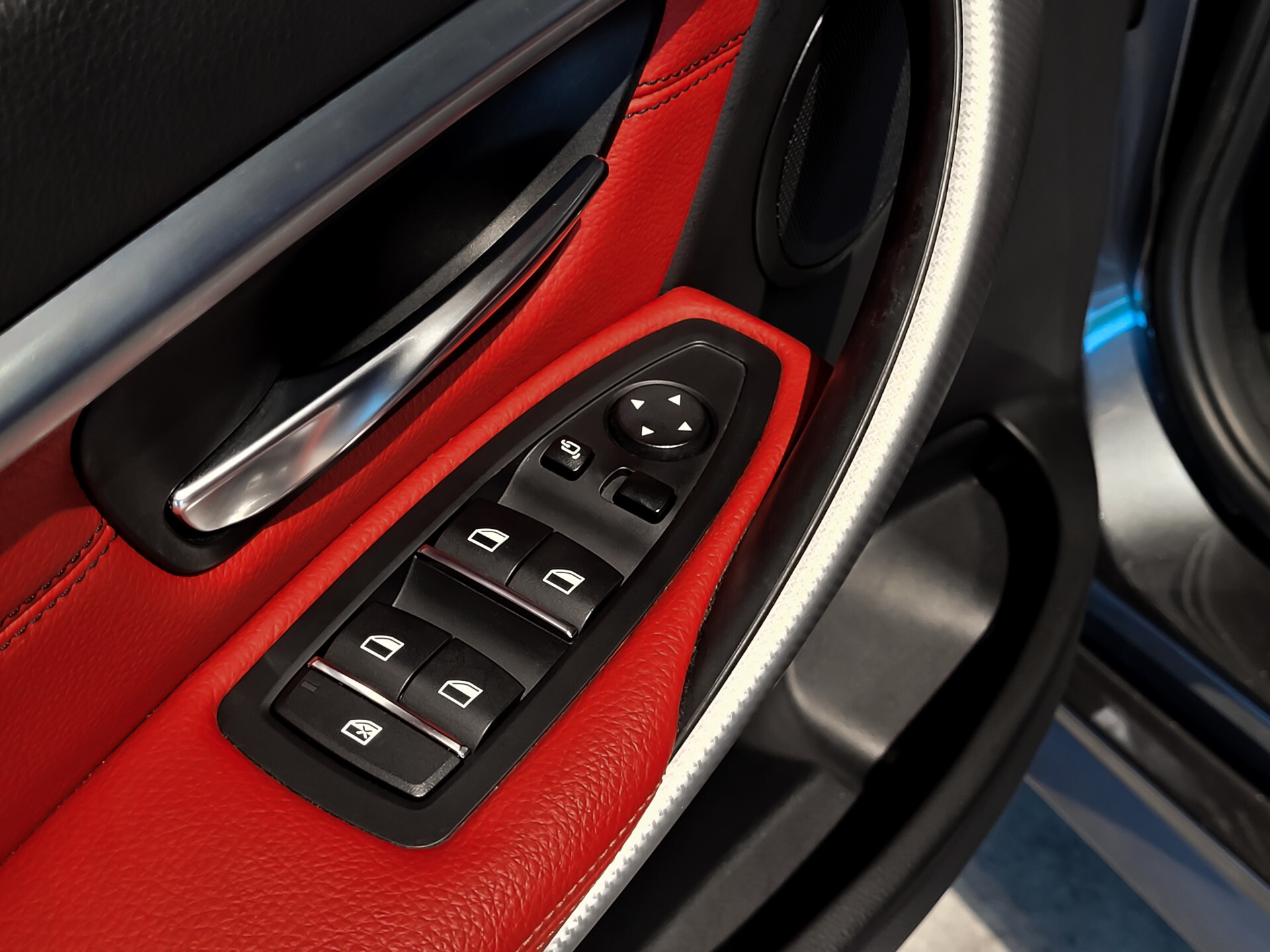 BMW 3 Serie 318i Edition M Sport Shadow High Executive Camera | Hifi | Dab | 18" | ECC | LED | Korralrot leder Foto 10