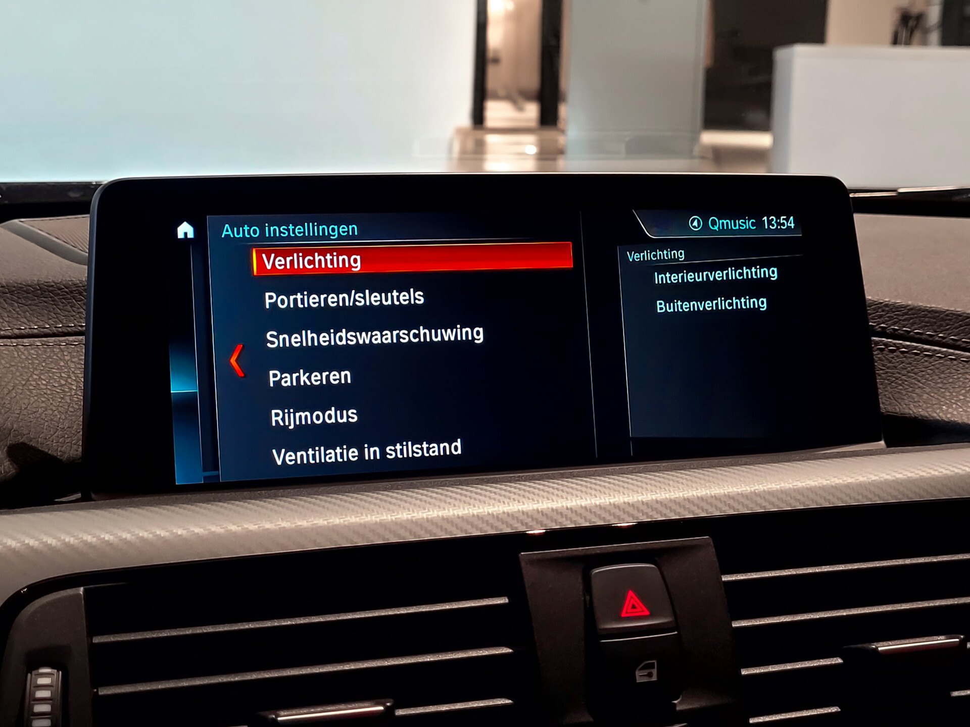 BMW 3 Serie 318i Edition M Sport Shadow High Executive Camera | Hifi | Dab | 18" | ECC | LED | Korralrot leder Foto 13