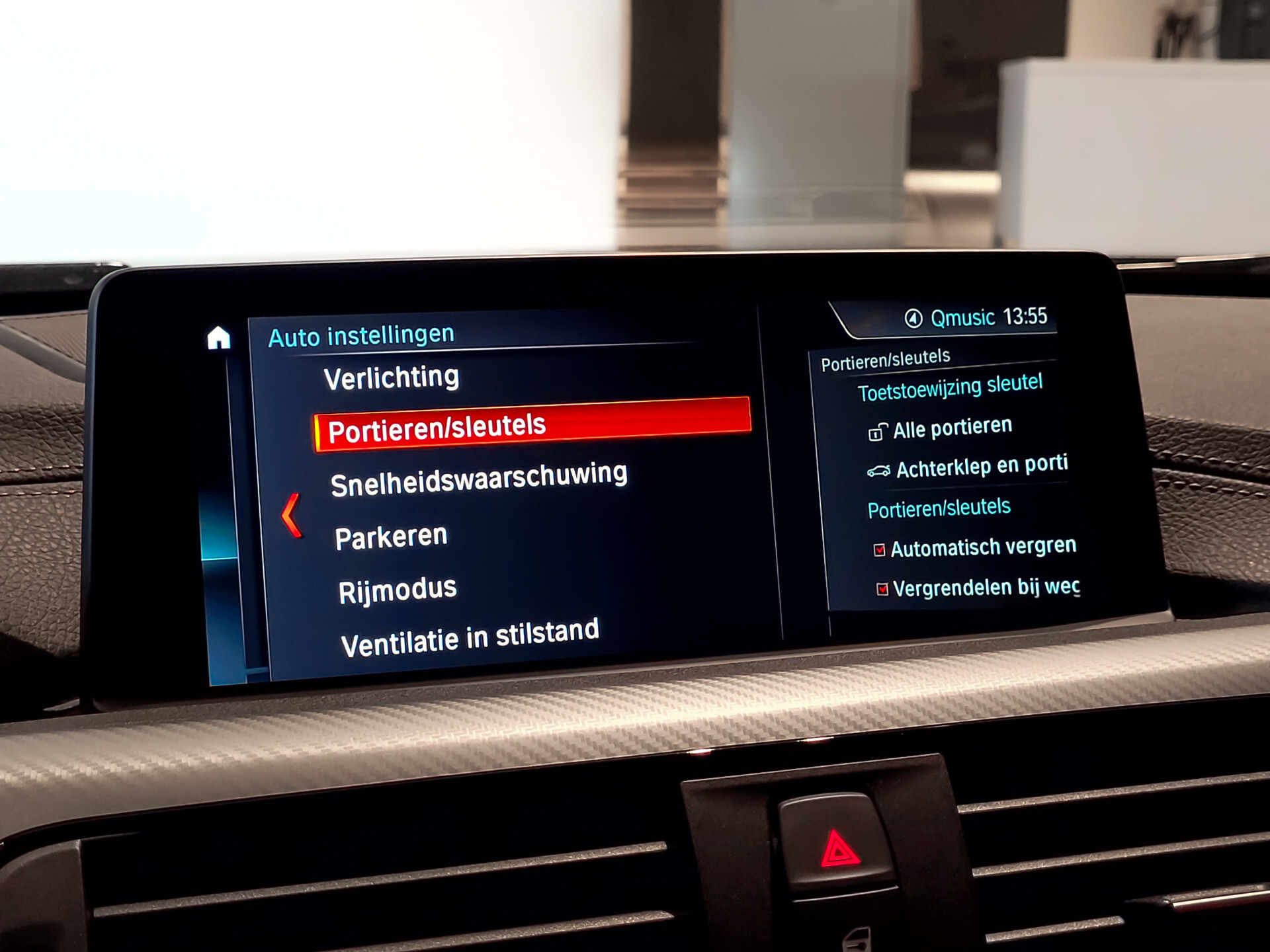 BMW 3 Serie 318i Edition M Sport Shadow High Executive Camera | Hifi | Dab | 18" | ECC | LED | Korralrot leder Foto 15