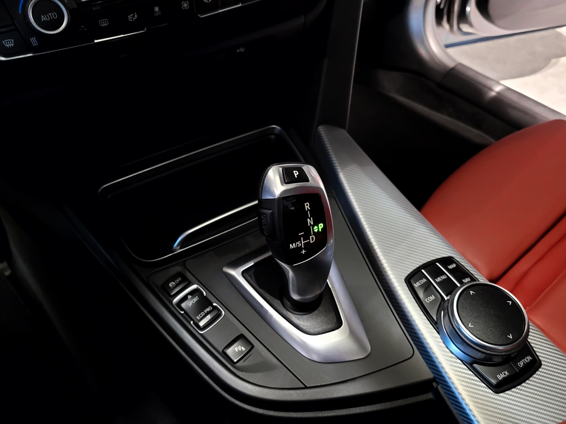 BMW 3 Serie 318i Edition M Sport Shadow High Executive Camera | Hifi | Dab | 18" | ECC | LED | Korralrot leder Foto 18