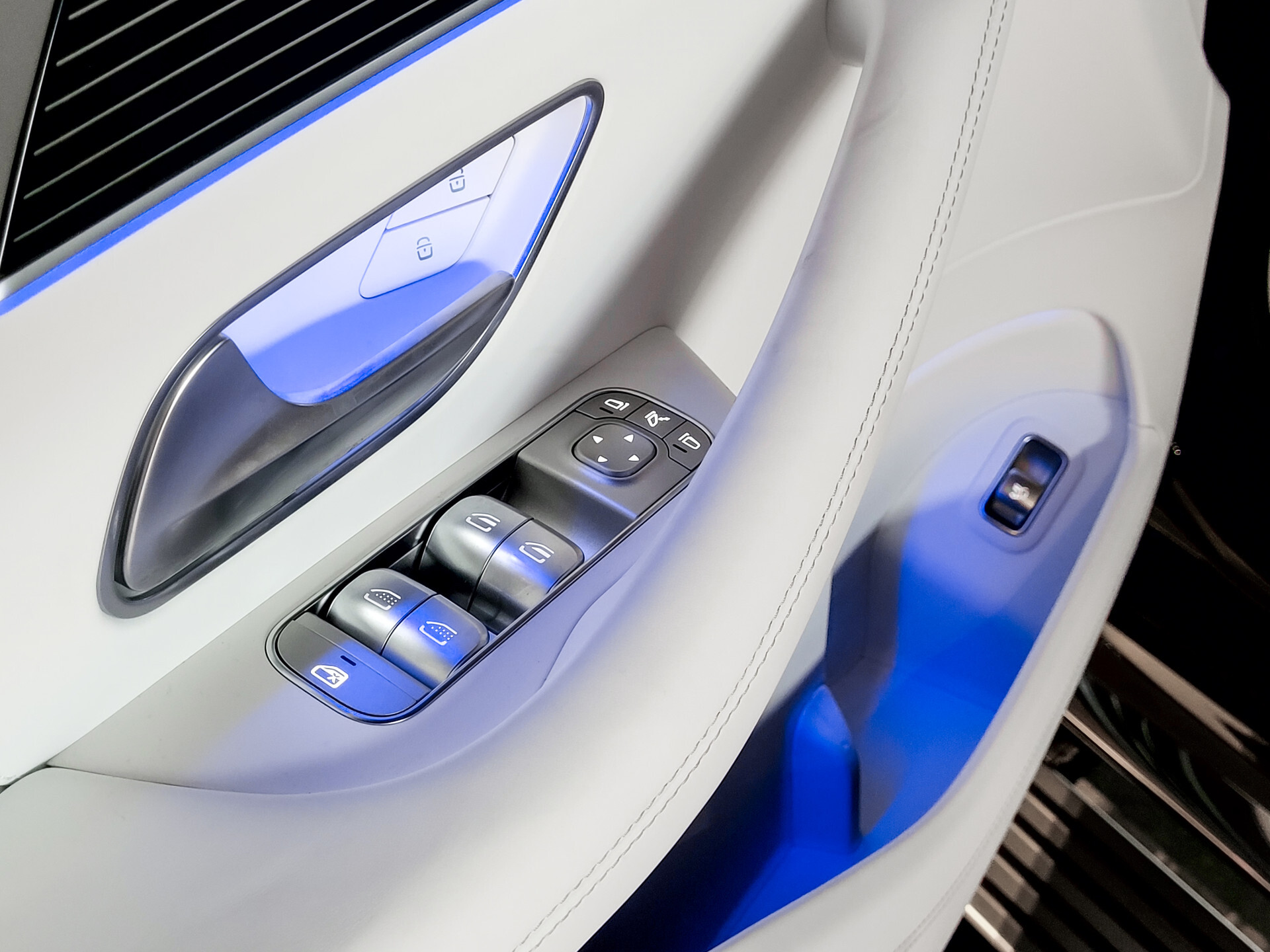 Mercedes-Benz GLS Maybach 600 4-M Manufaktur Crystal White | Full Options Foto 12