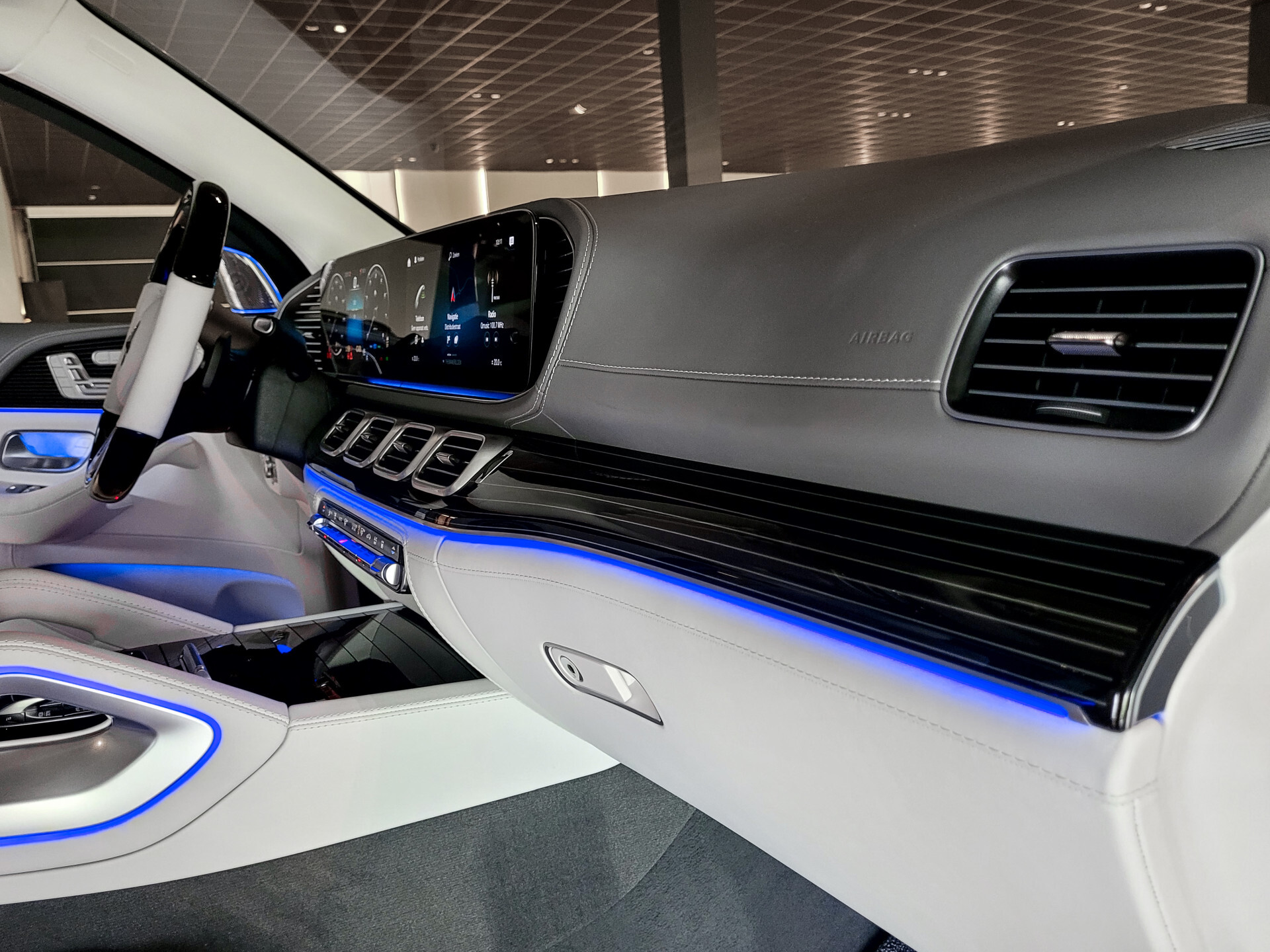 Mercedes-Benz GLS Maybach 600 4-M Manufaktur Crystal White | Full Options Foto 22