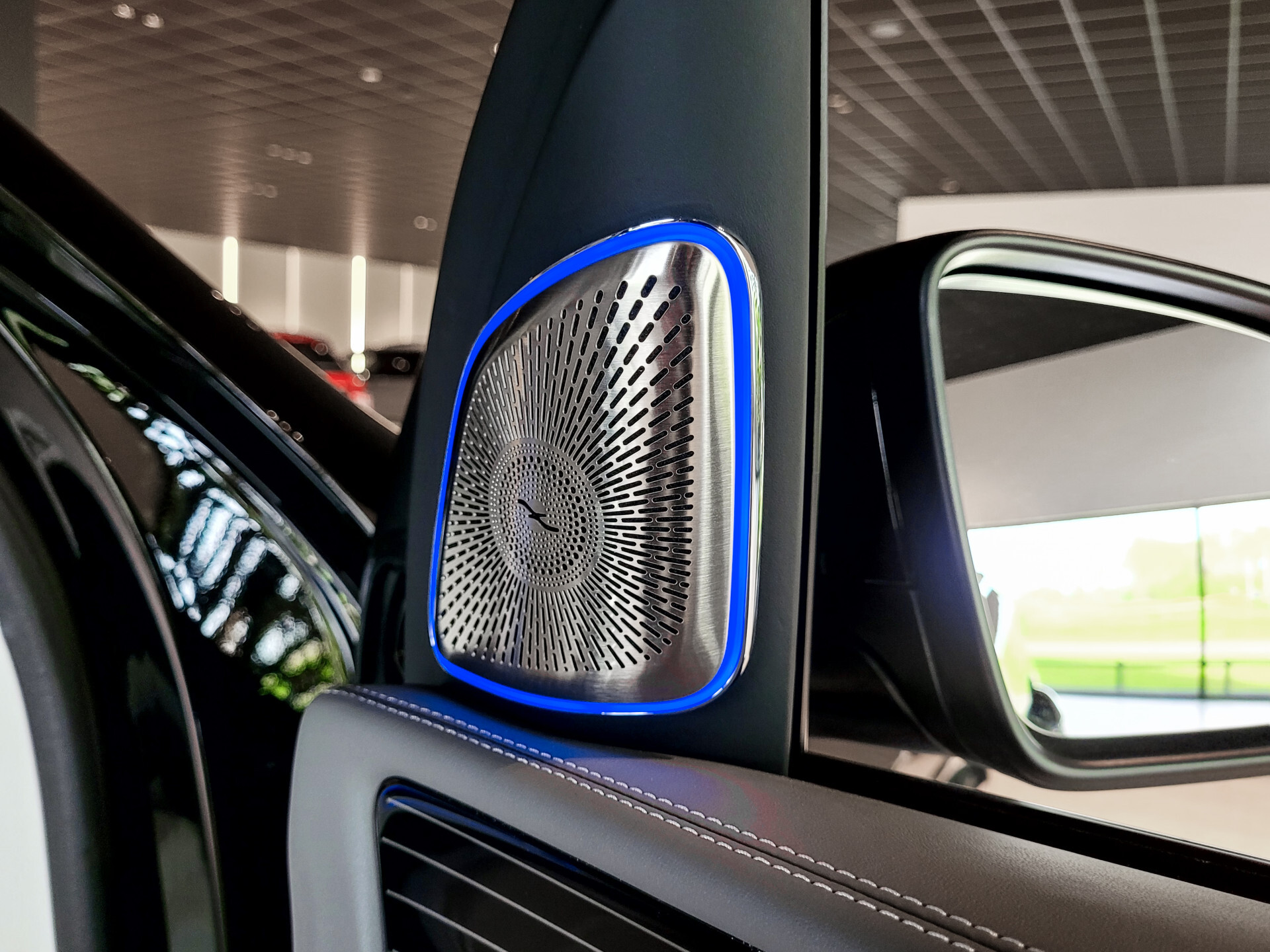 Mercedes-Benz GLS Maybach 600 4-M Manufaktur Crystal White | Full Options Foto 24