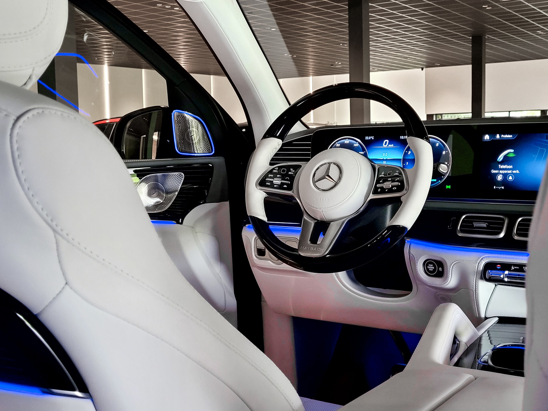 Mercedes-Benz GLS Maybach 600 4-M Manufaktur Crystal White | Full Options Foto 26