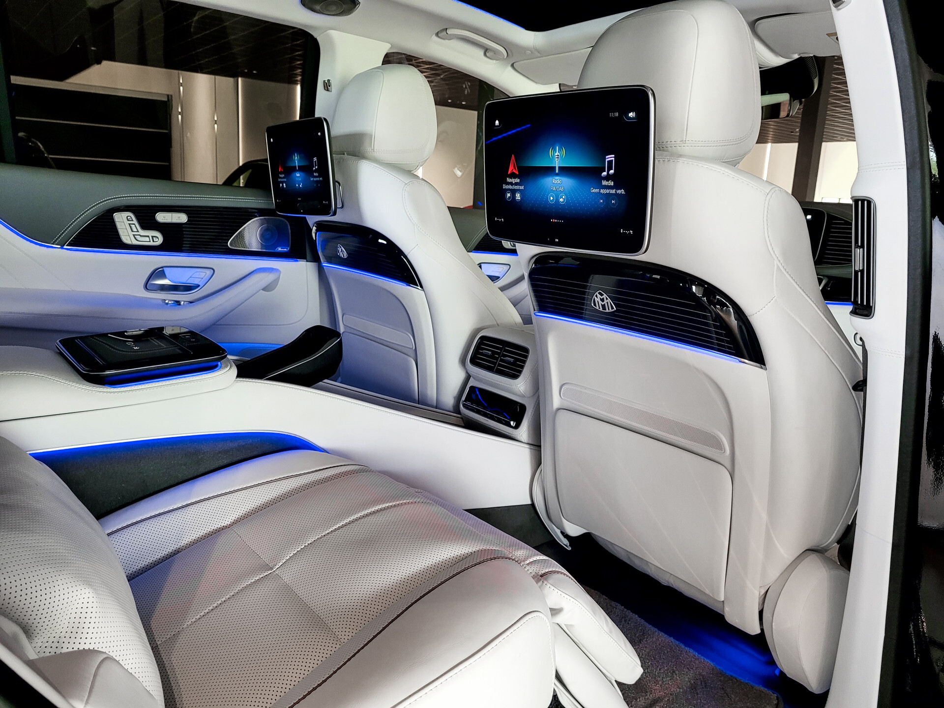 Mercedes-Benz GLS Maybach 600 4-M Manufaktur Crystal White | Full Options Foto 32