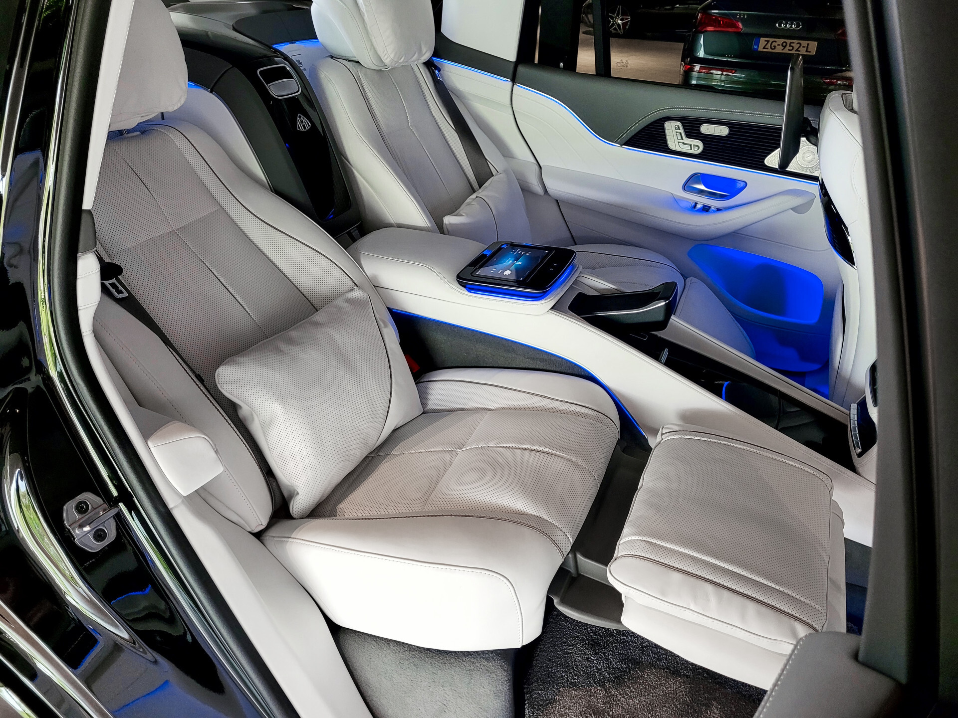 Mercedes-Benz GLS Maybach 600 4-M Manufaktur Crystal White | Full Options Foto 34