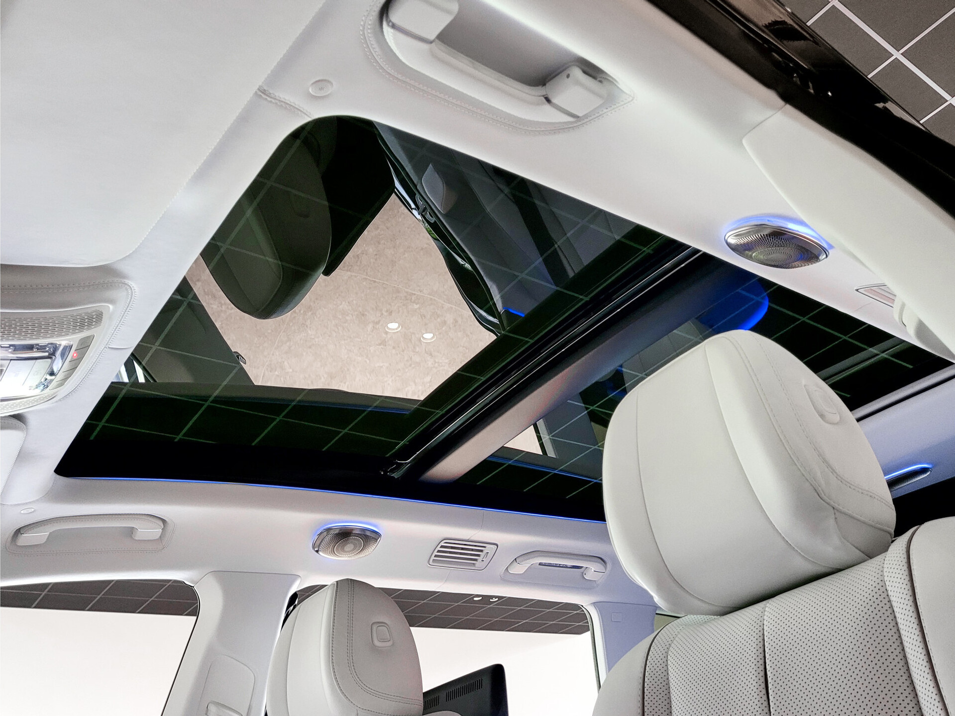 Mercedes-Benz GLS Maybach 600 4-M Manufaktur Crystal White | Full Options Foto 42