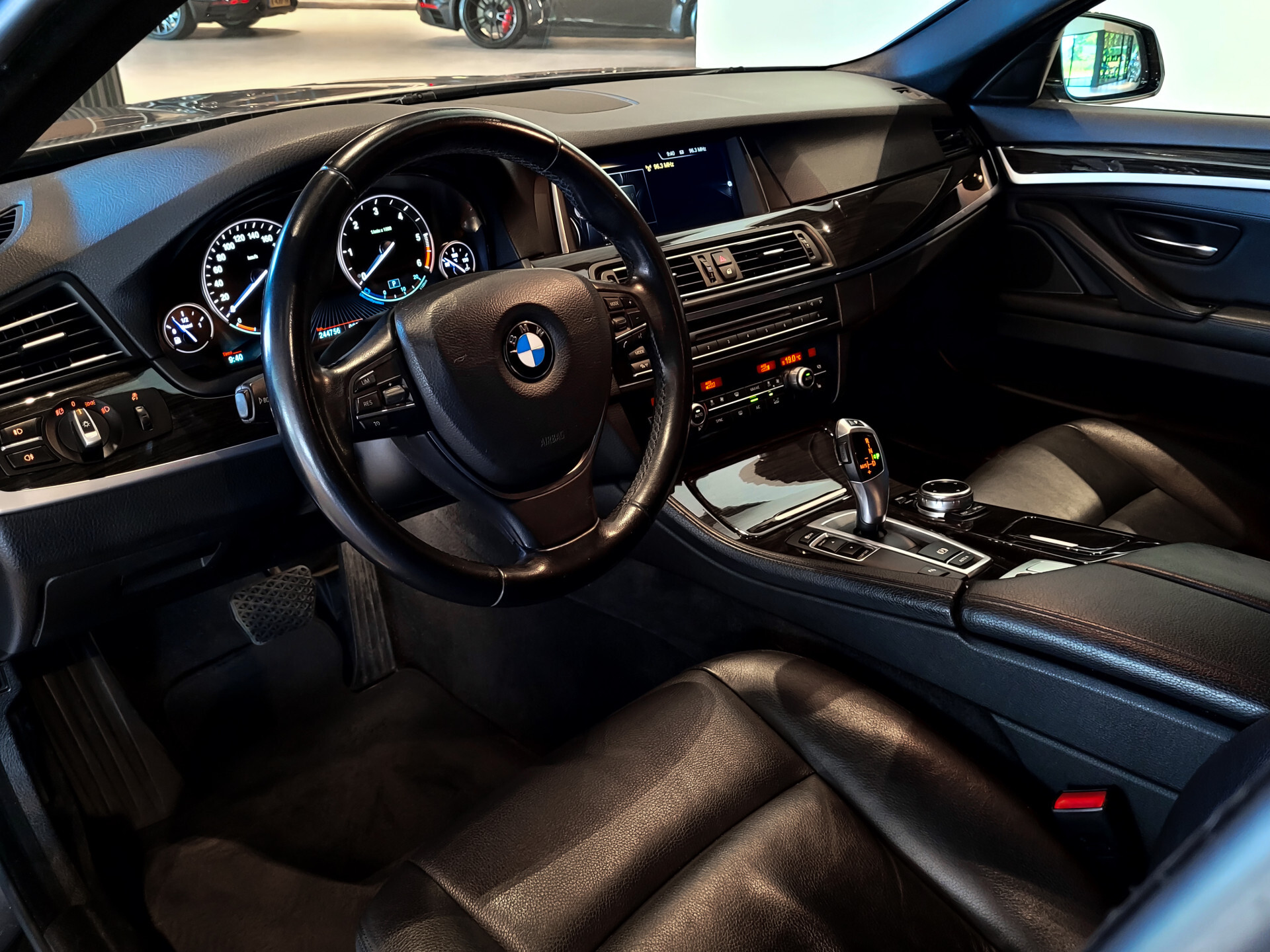 BMW 5 Serie 520D EXECUTIVE Luxury Leder | Prof Navi | Verwarmde Stoelen | LED Foto 14