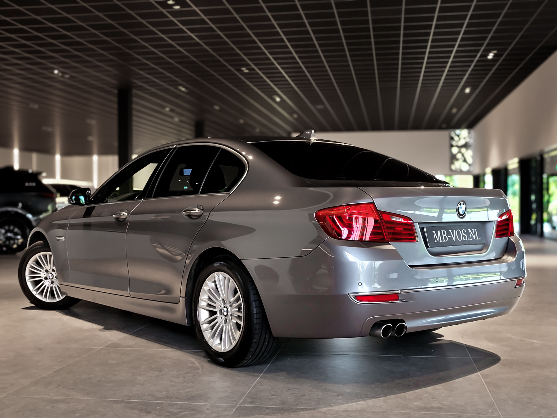 BMW 5 Serie 520D EXECUTIVE Luxury Leder | Prof Navi | Verwarmde Stoelen | LED Foto 2