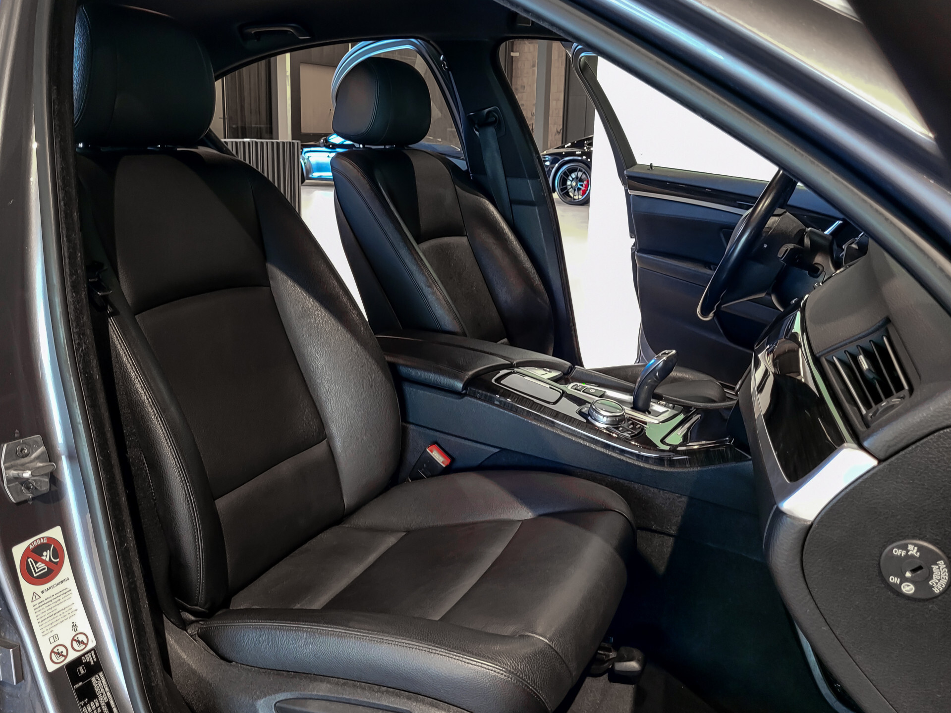 BMW 5 Serie 520D EXECUTIVE Luxury Leder | Prof Navi | Verwarmde Stoelen | LED Foto 3