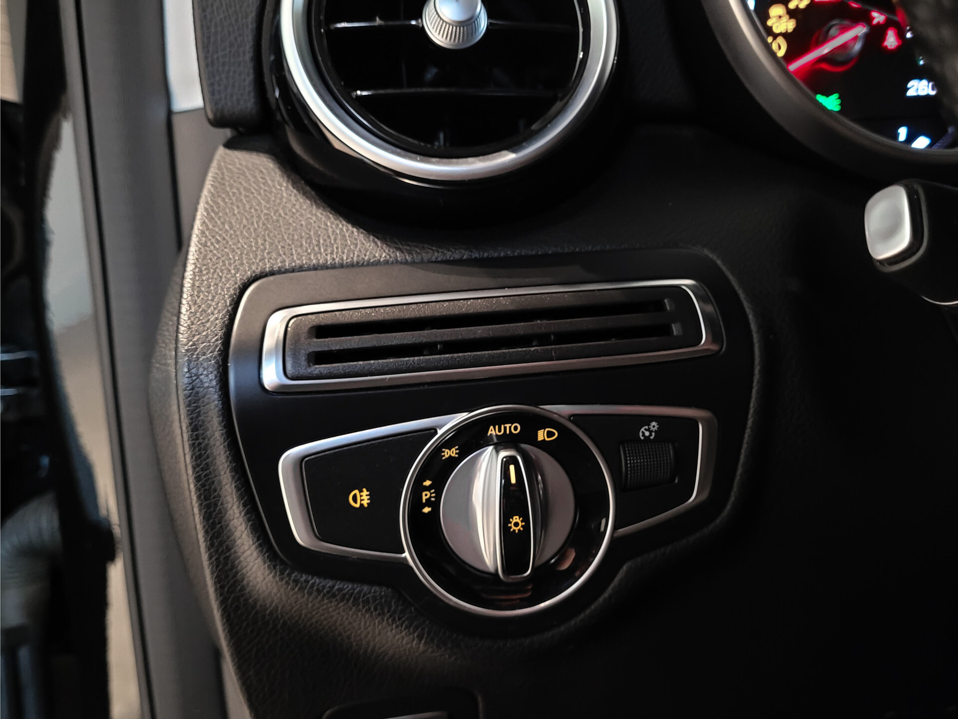 Mercedes-Benz C-Klasse Estate 180 Avantgarde Aut-kofferklep | Verw-stoelen | LED-verlichting | Privacyglass | New Service Foto 14