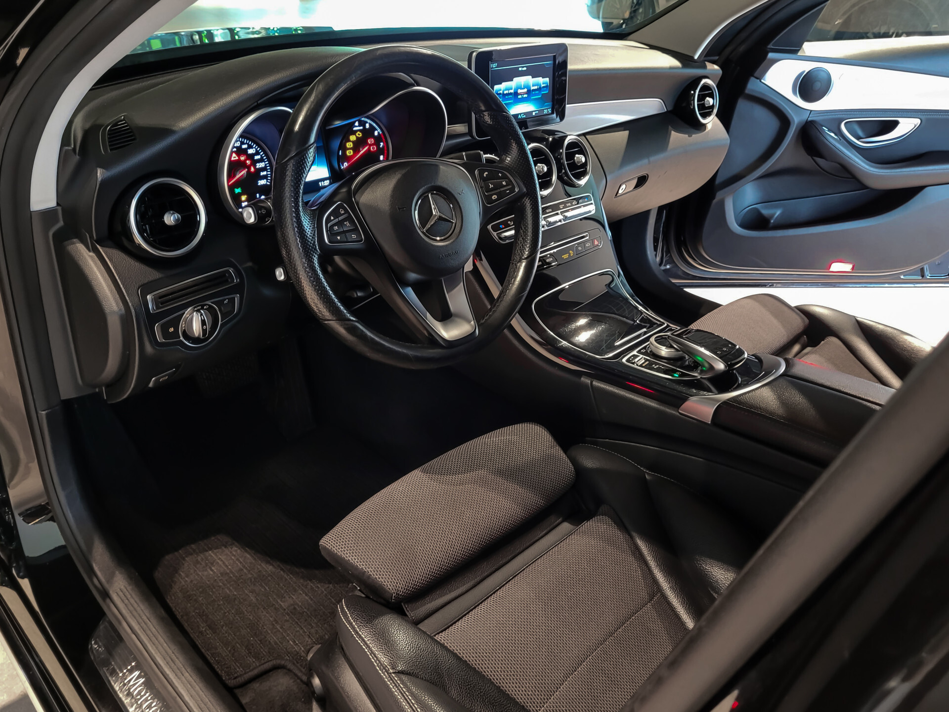 Mercedes-Benz C-Klasse Estate 180 Avantgarde Aut-kofferklep | Verw-stoelen | LED-verlichting | Privacyglass | New Service Foto 16