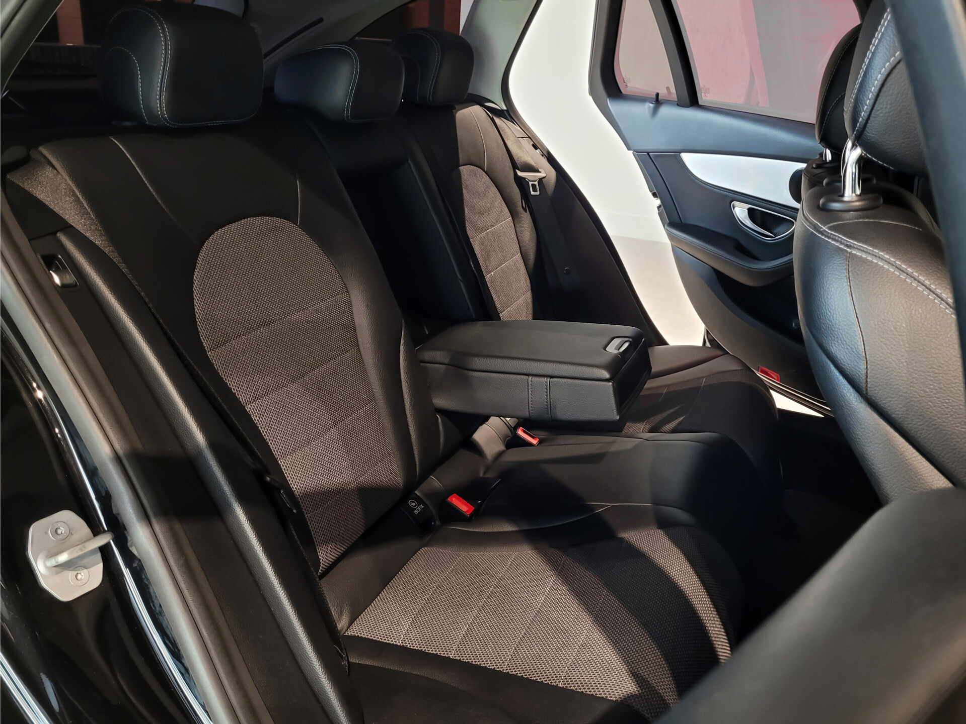 Mercedes-Benz C-Klasse Estate 180 Avantgarde Aut-kofferklep | Verw-stoelen | LED-verlichting | Privacyglass | New Service Foto 4