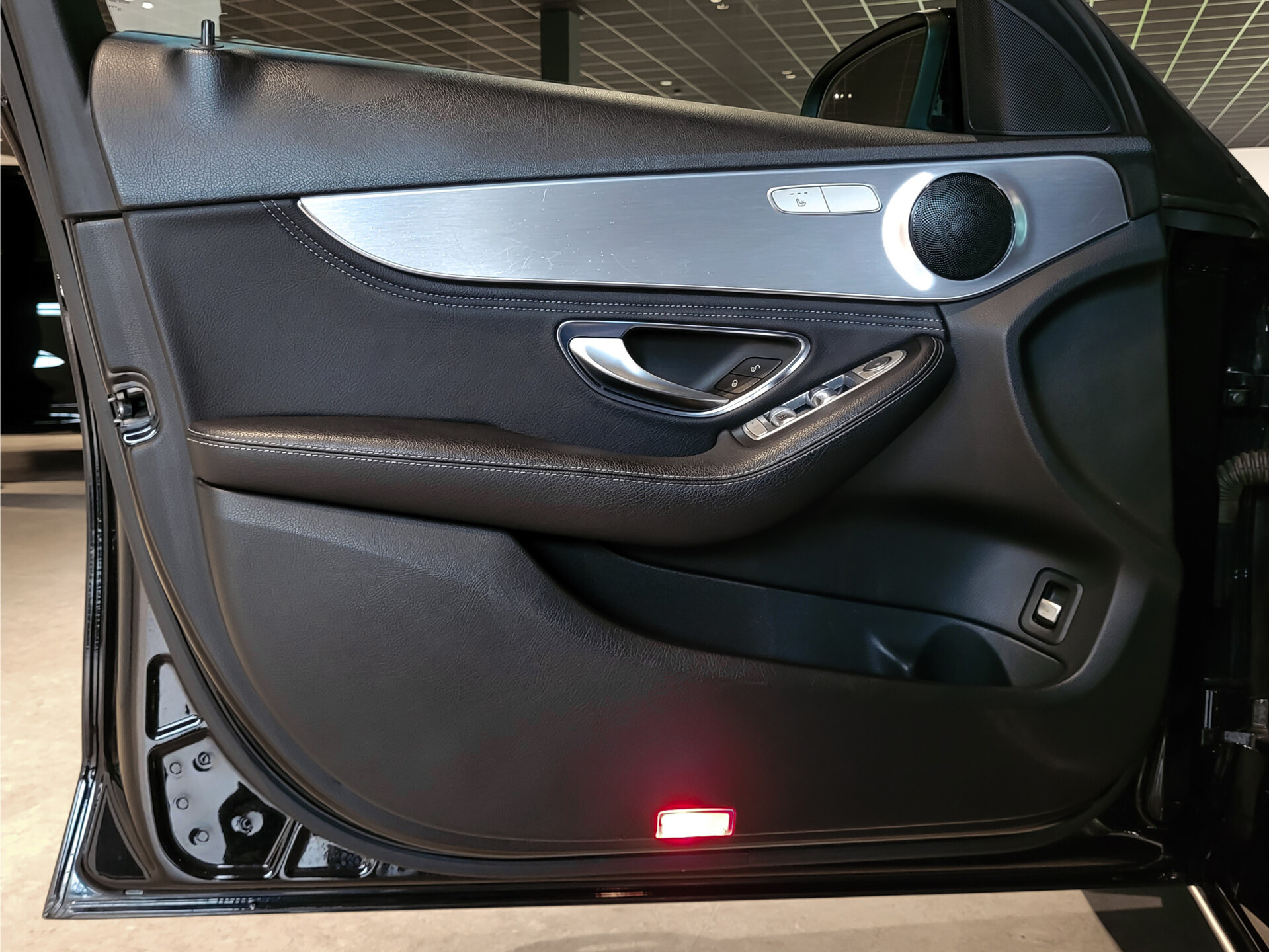 Mercedes-Benz C-Klasse Estate 180 Avantgarde Aut-kofferklep | Verw-stoelen | LED-verlichting | Privacyglass | New Service Foto 8