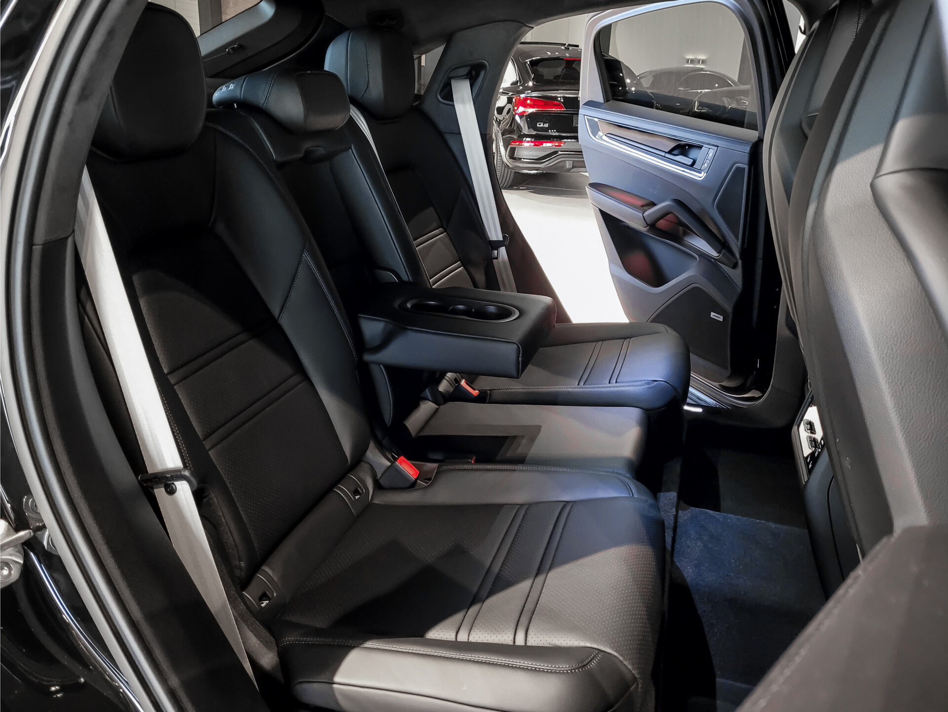 Porsche Cayenne Coupé 3.0 S E-Hybrid Sport Design | 22" | Carbon | Achterasbesturing | Volleder | Panorama | HUD | ACC | Keyless | Sportuitlaat | Stoelkoeling Foto 4