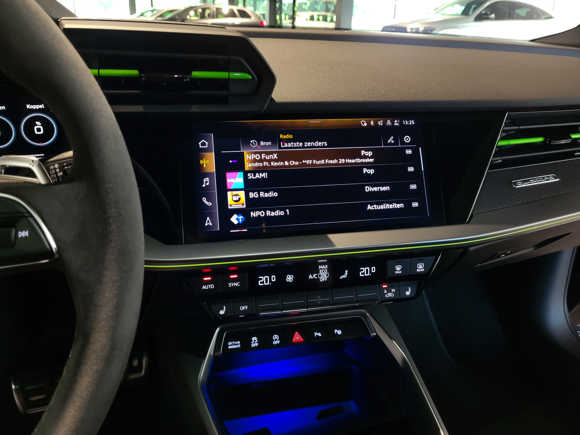 Audi RS3 Limousine 2.5 TFSI Quattro 400pk Hulk Edition B&O | Panorama | Adaptive Cruise | Keyless | Sportstoelen | Fijnnappa | Carbon | Full LED Foto 11