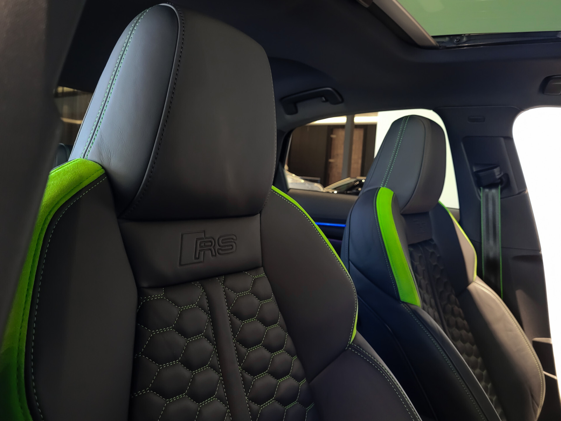 Audi RS3 Limousine 2.5 TFSI Quattro 400pk Hulk Edition B&O | Panorama | Adaptive Cruise | Keyless | Sportstoelen | Fijnnappa | Carbon | Full LED Foto 23