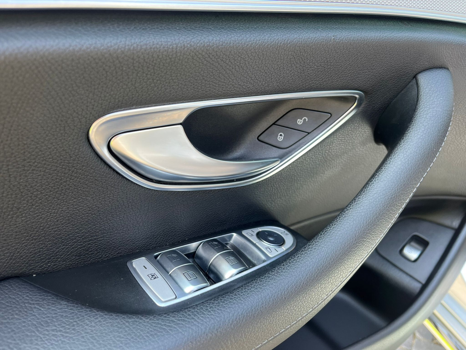 Mercedes-Benz E-Klasse 250 Avantgarde Schuifdak | Afn-Trekhaak | LED | Camera | Volledige historie Foto 11