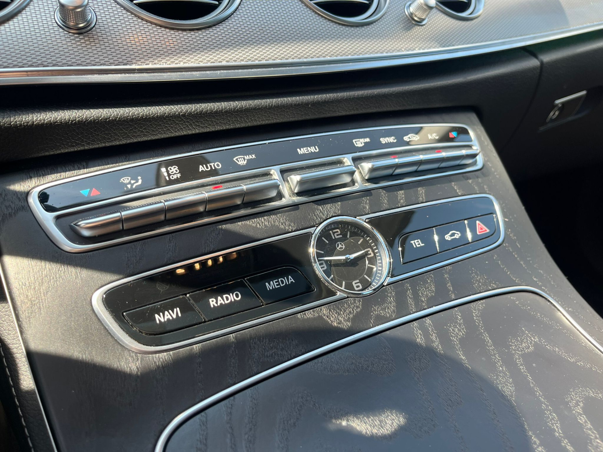 Mercedes-Benz E-Klasse 250 Avantgarde Schuifdak | Afn-Trekhaak | LED | Camera | Volledige historie Foto 22